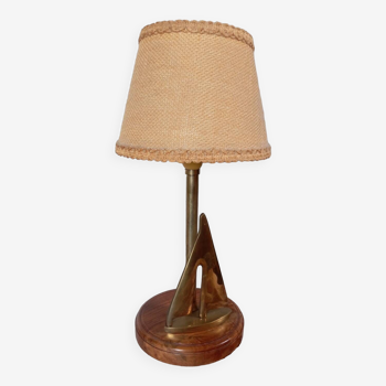 Marine table lamp with wooden base, brass sailboat, jute lampshade