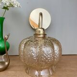Applique coudée dorée globe vintage en verre ambré