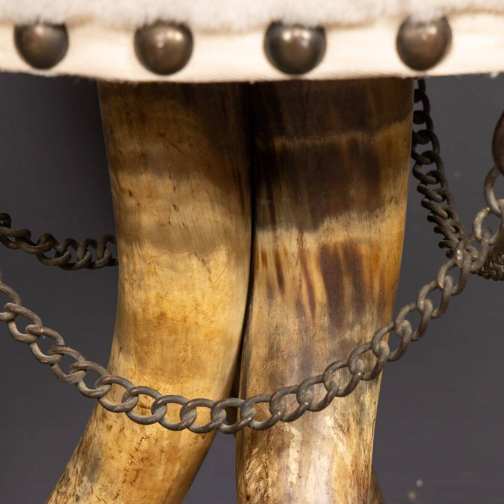 Tabouret en corne de vache victorien du 19e siècle vers 1890