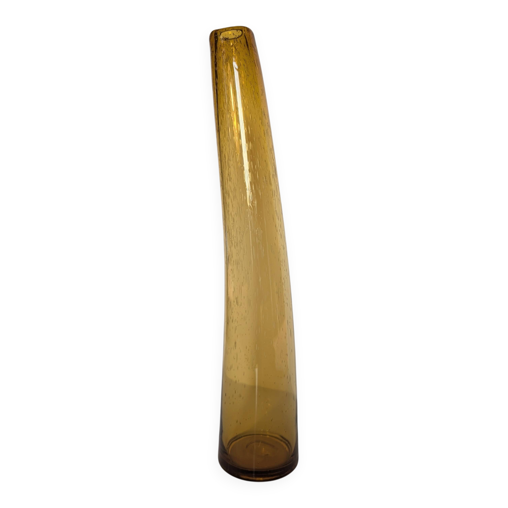 Curved bubble vase