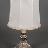Lampe en argent ou métal argenté de style Louis XIV XIXe abat-jour blanc