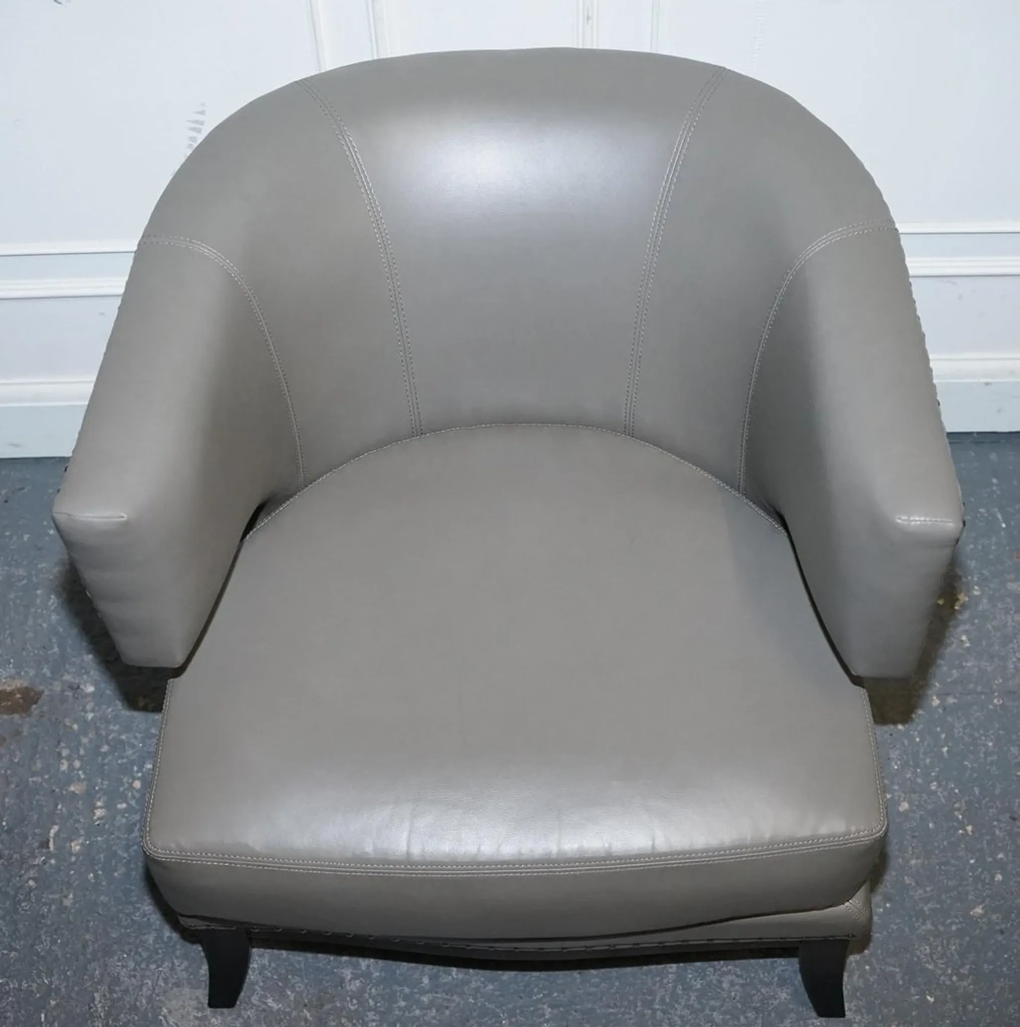Fauteuils à Dossier Rond en Cuir Gris avec Clous de Coach House, Set de 2