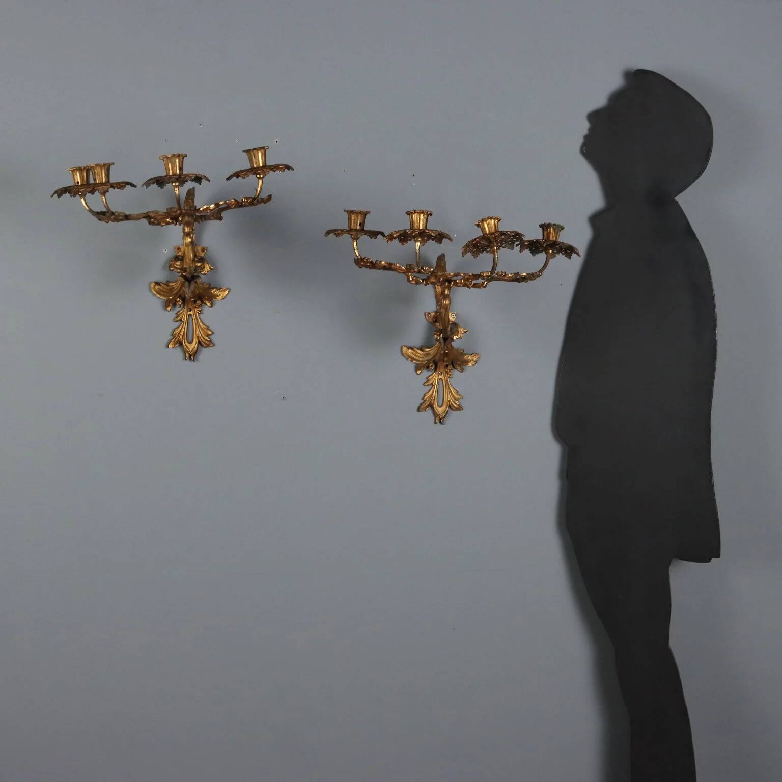 Antique wall sconces in gilded bronze, 20th century, in baroque style.