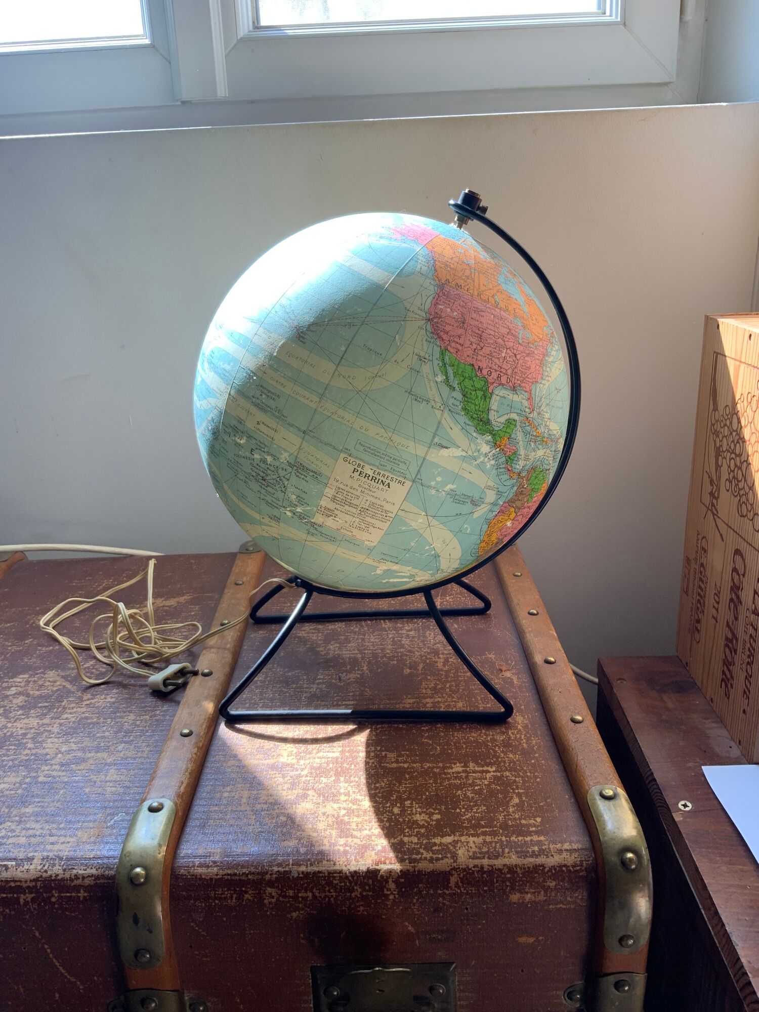Vintage globe 1930 Perrina Picquart Metal and glass entirely original map geography