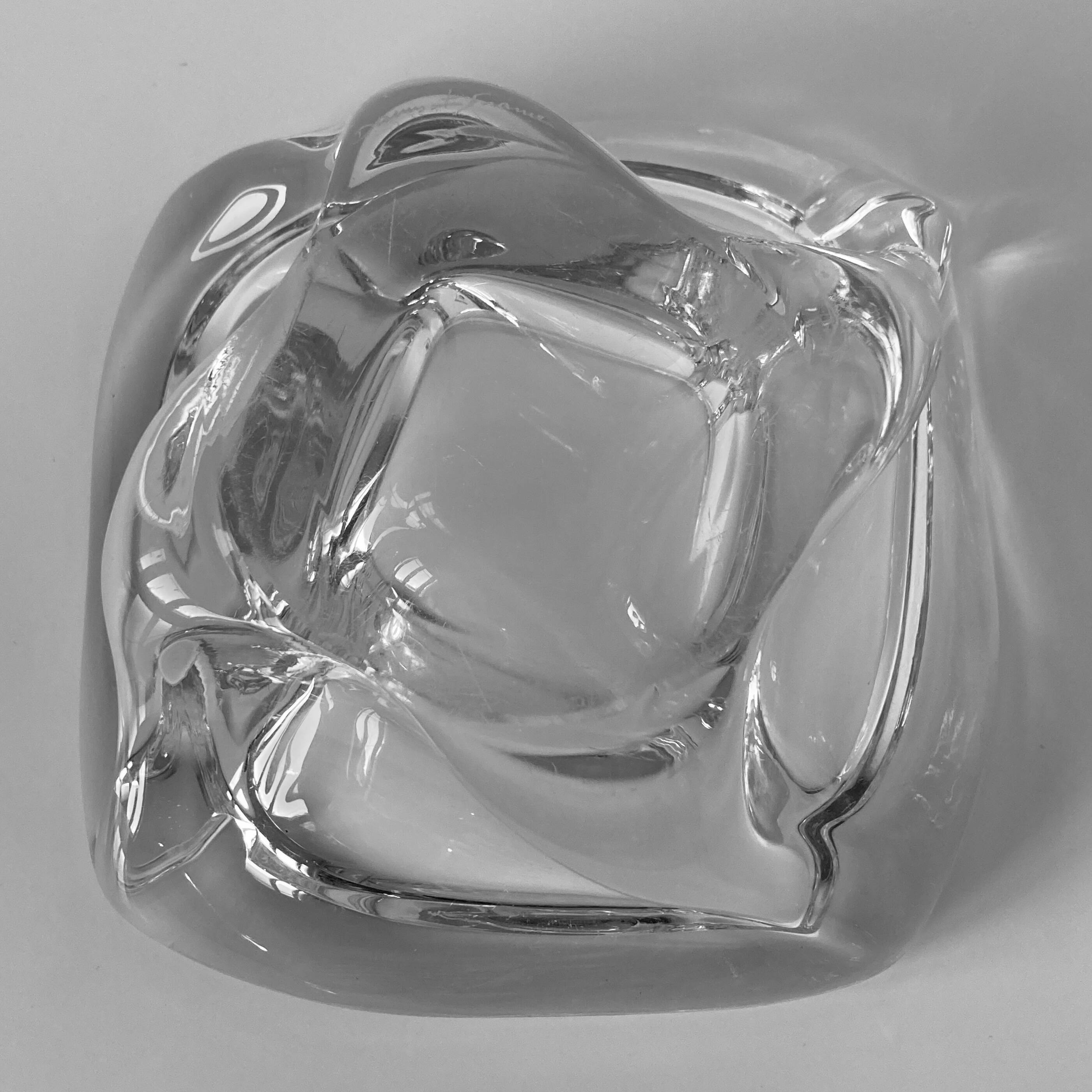 Imposing vintage ashtray in colorless crystal from the Daum house in Nancy