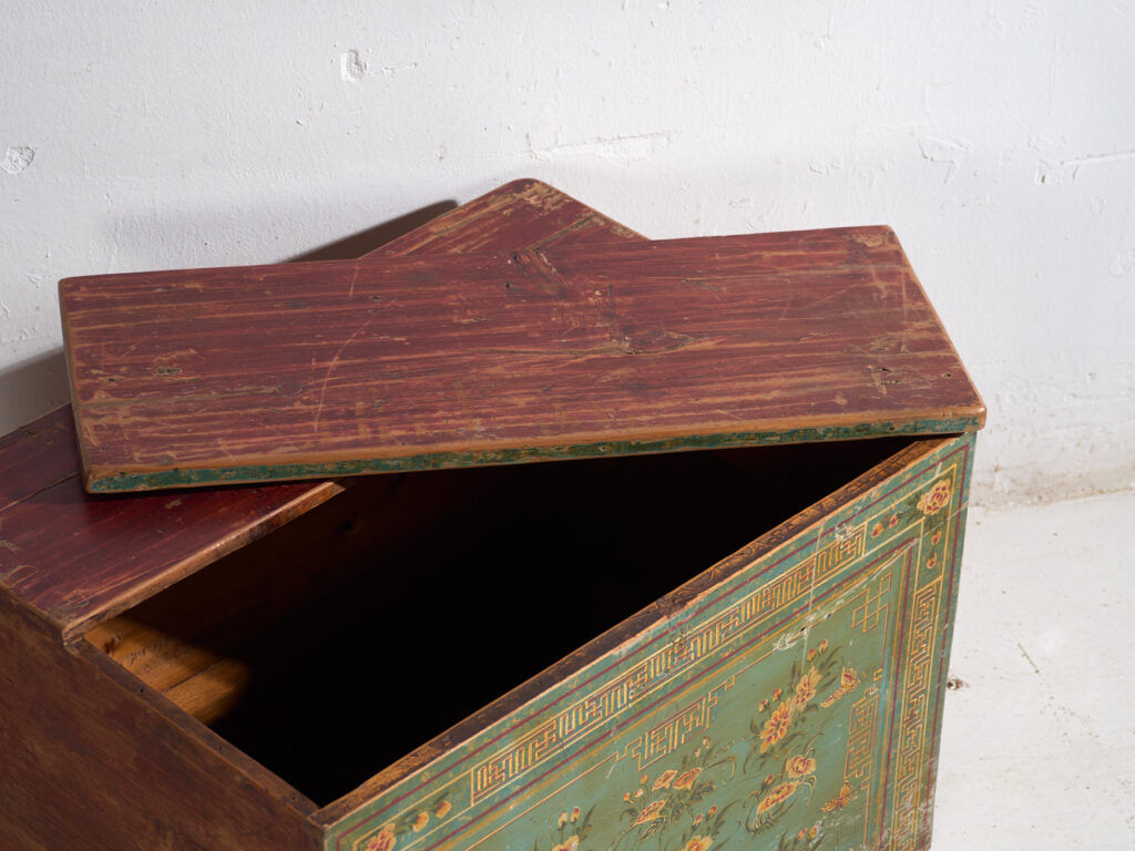 Antique Chinese chest painted in pine wood – China, circa 1900