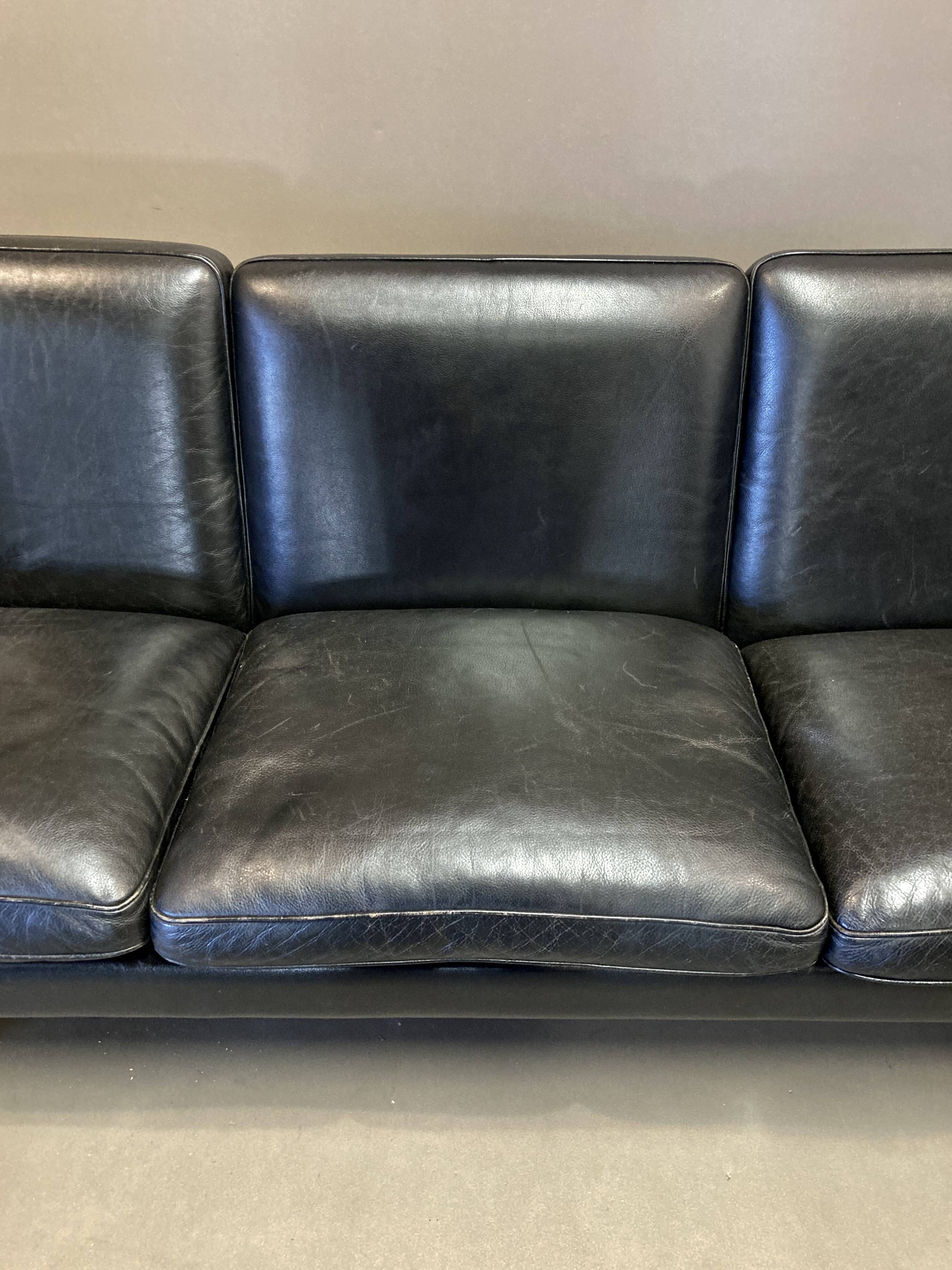 3-seater black leather sofa Scandinavian design 1960