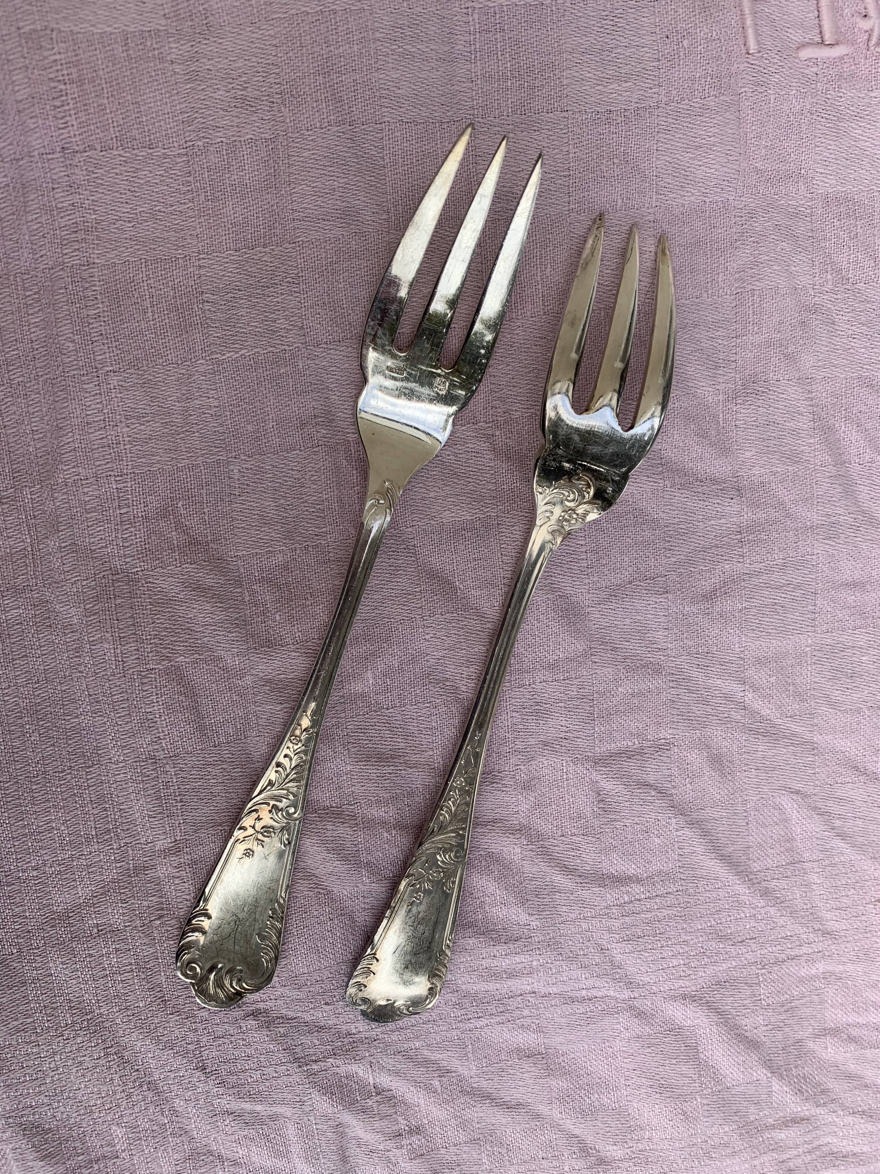 5 silver-plated cutlery, pie server, two forks, small fork and spoon, punch