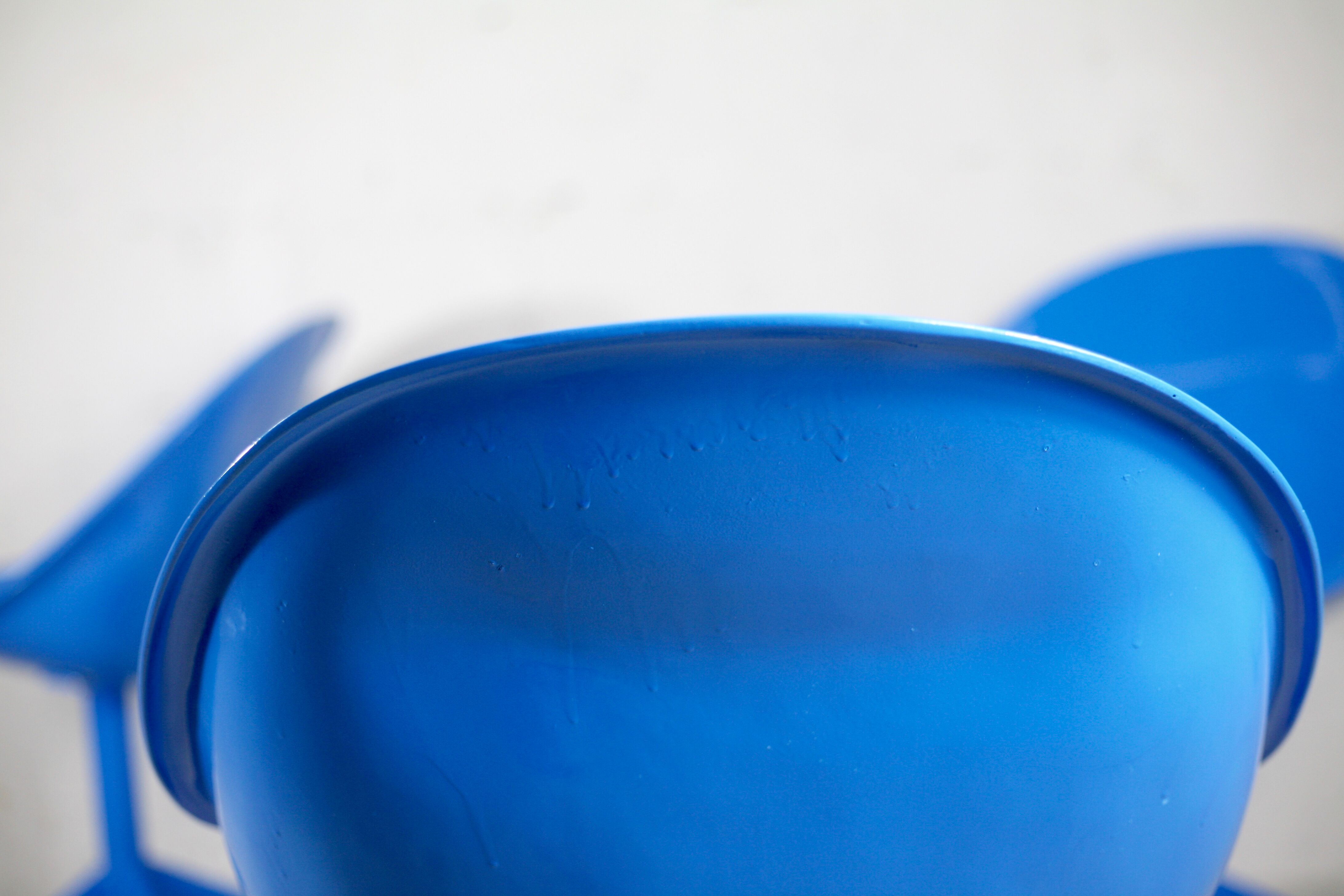 3 chairs "space Age", resin and steel, France, circa 1970.