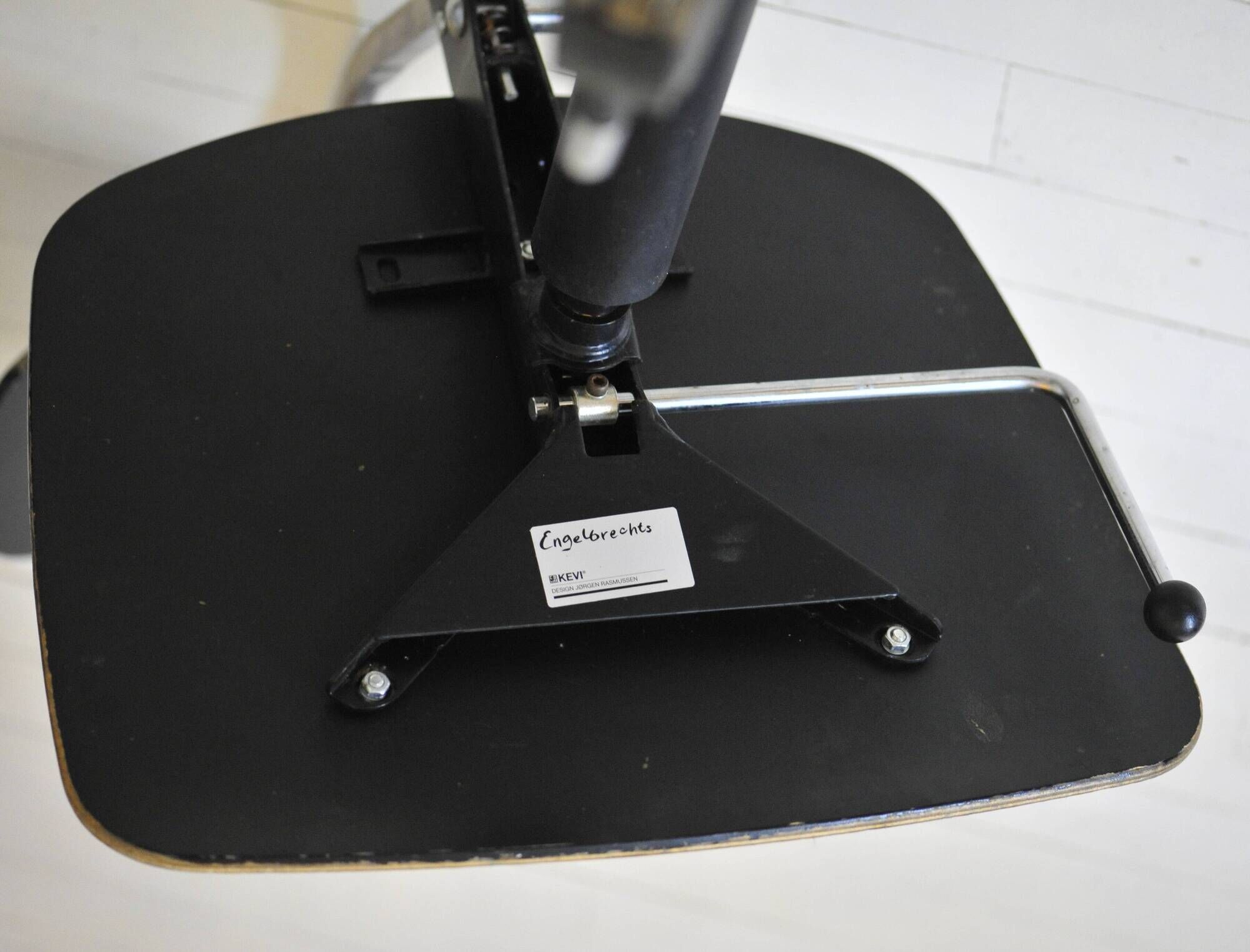 Chair Kevi 2533 Design Jorgen Rasmussen for the brand Engelbrechts
