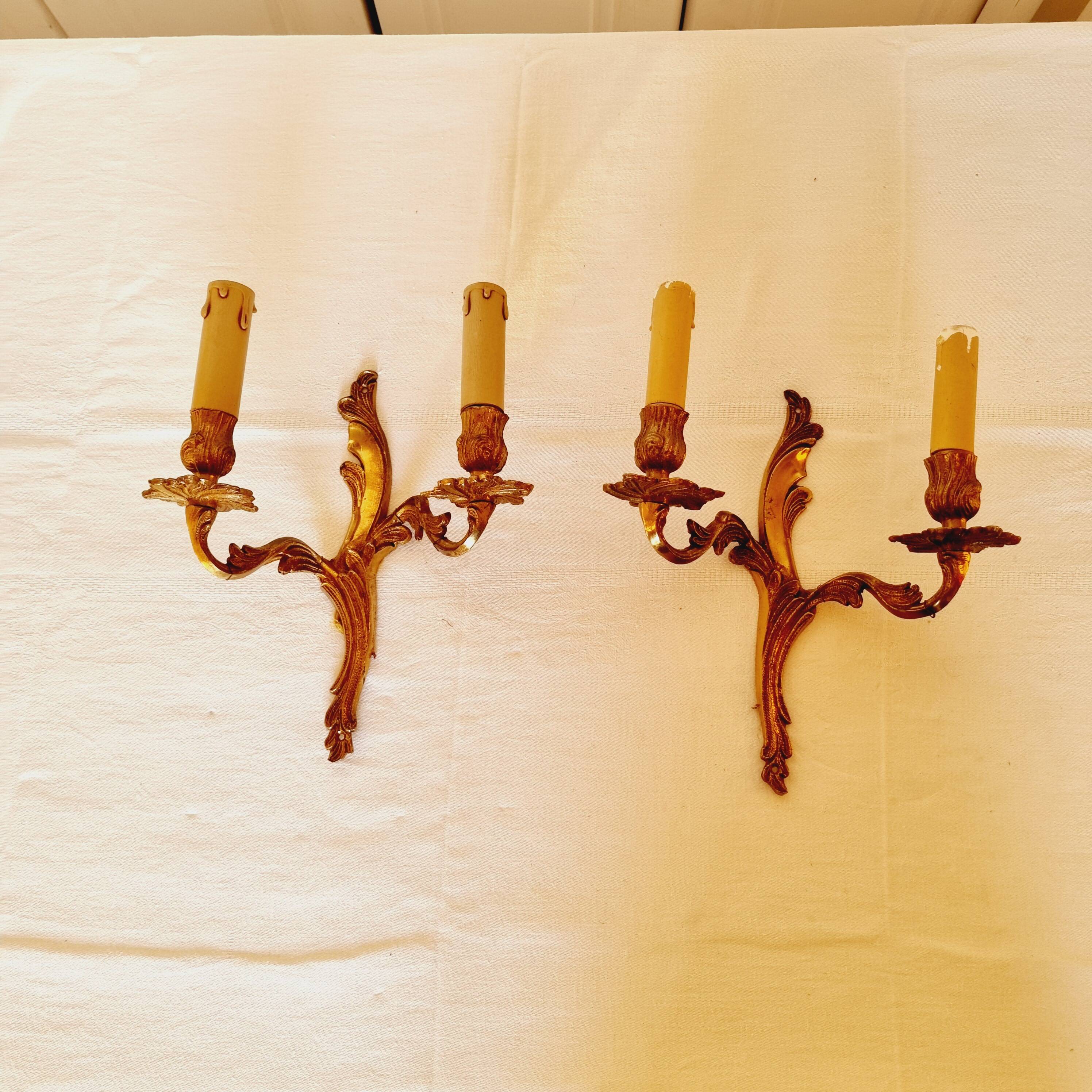 2 french bronze sconces from the beginning of the 20th century in louis xv rocaille style, electrical system