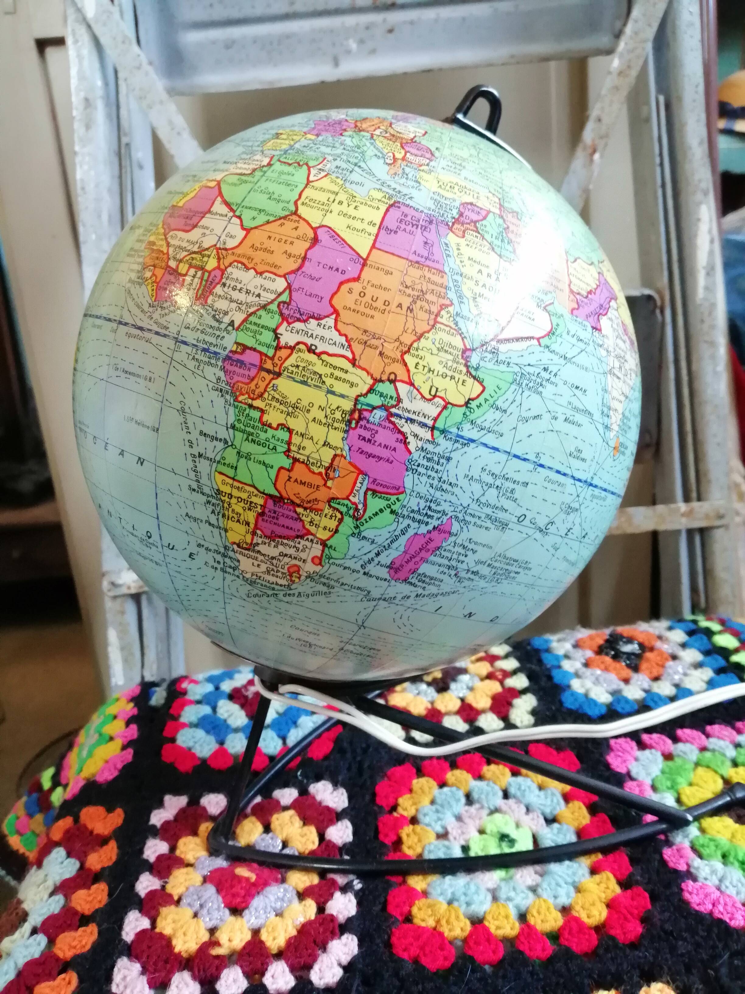 Globe map "Girard and Barrere" vintage 60/70