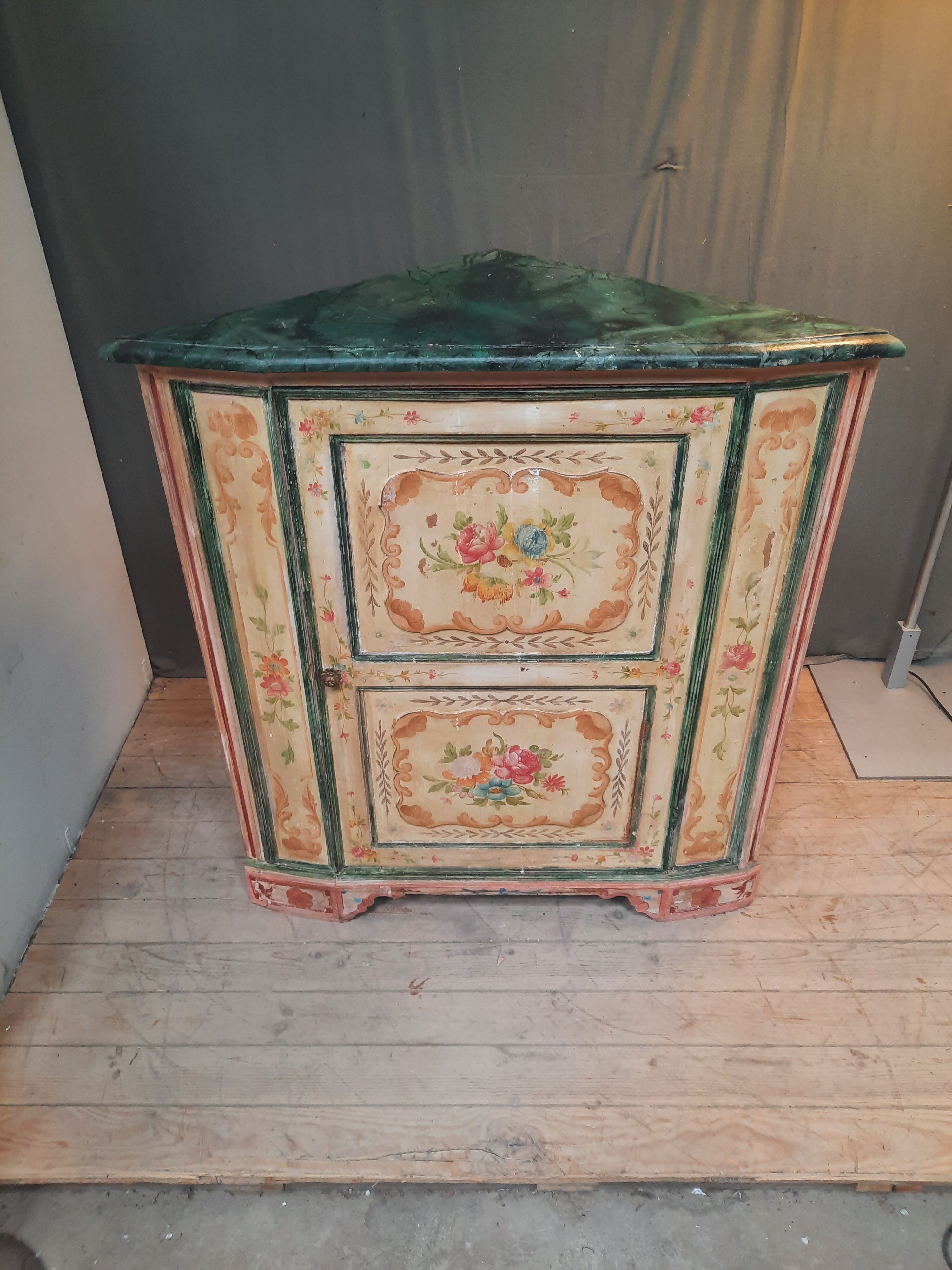 Painted wooden notch