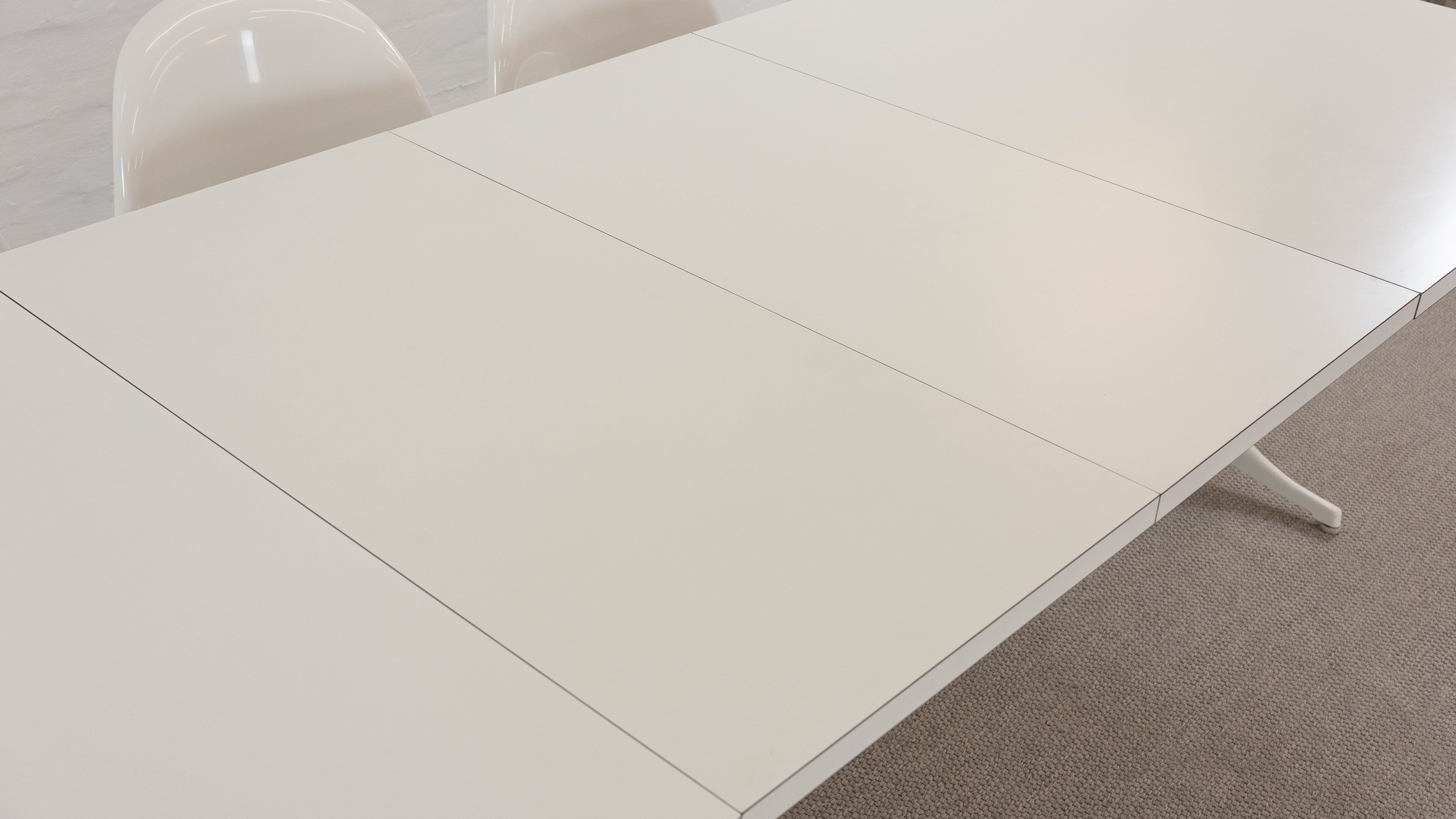 Extendable pedestal dining table by George Nelson for Herman Miller