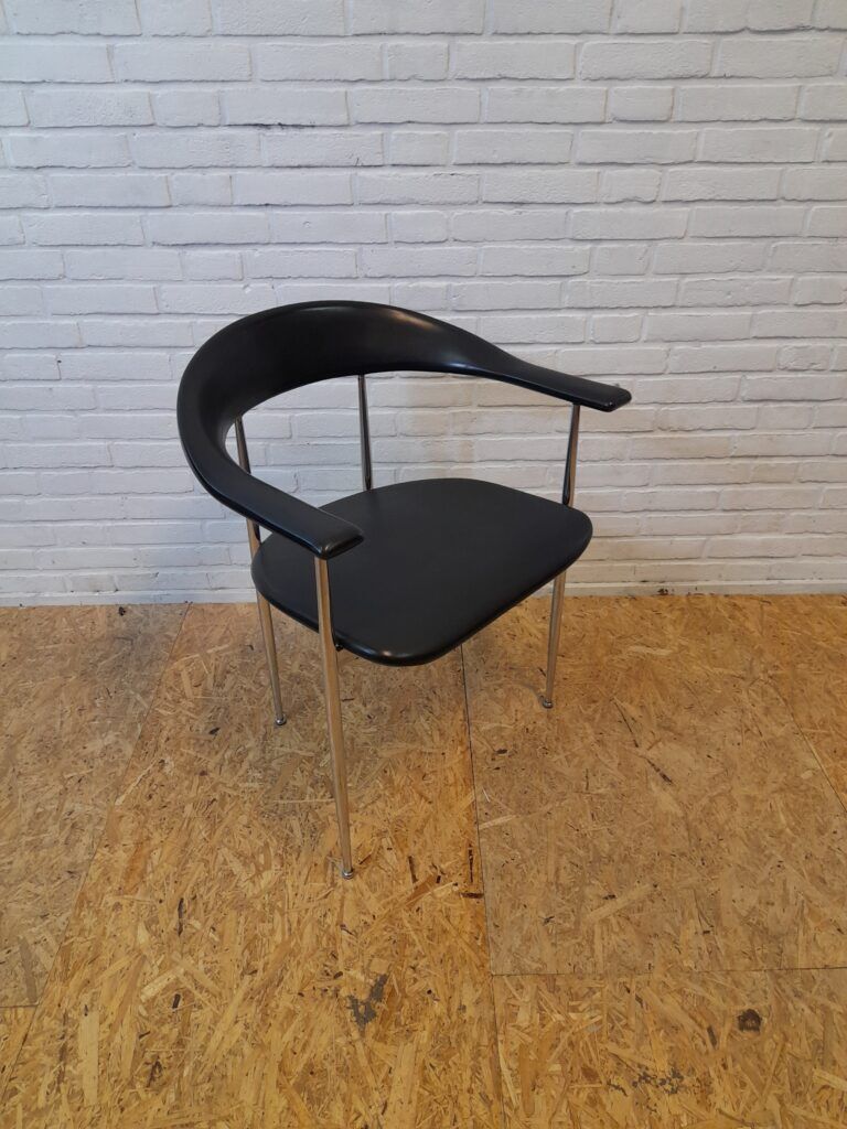 Set of 4 Fasem P40 dining chairs