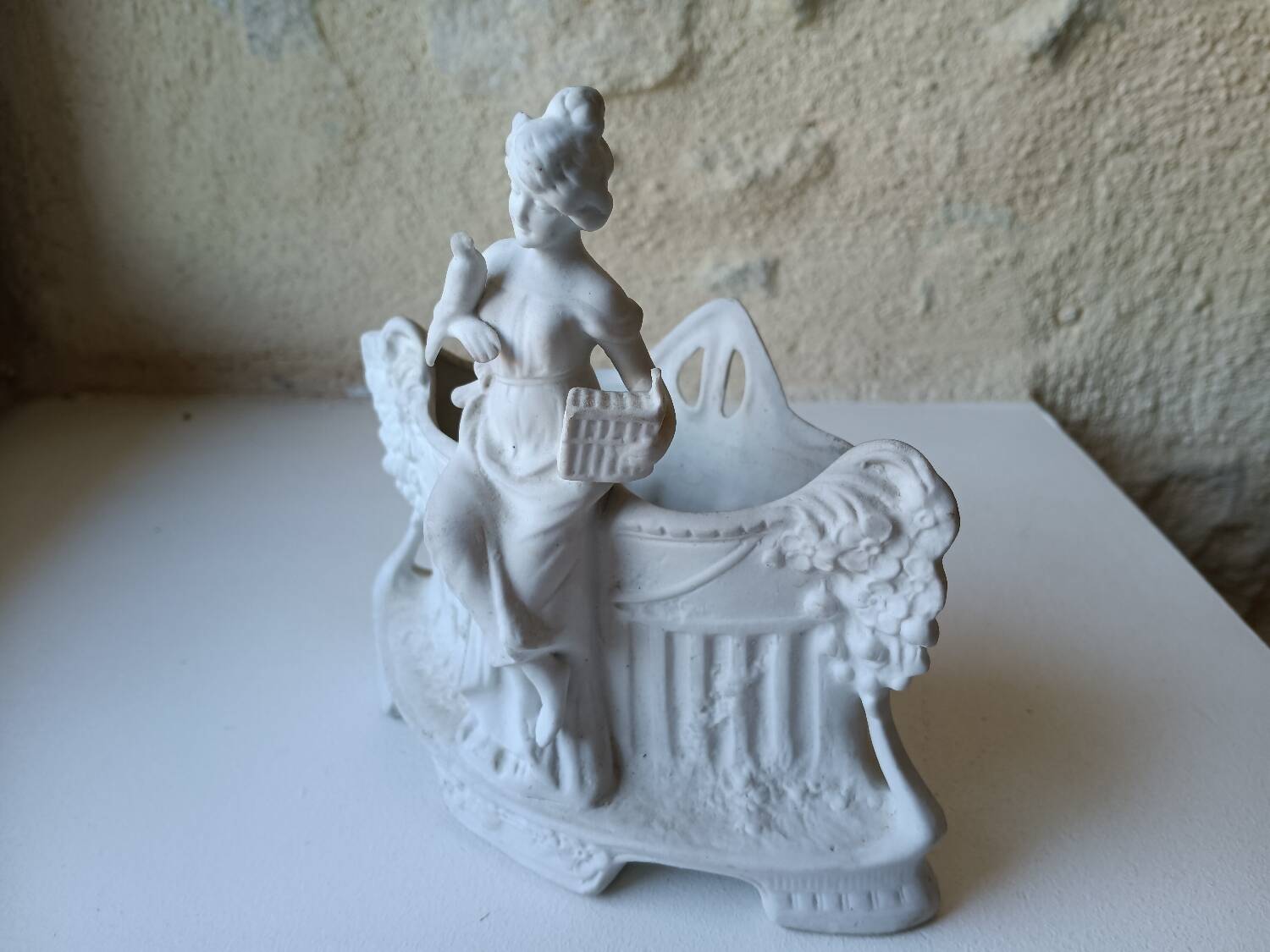 Flower girl/Vase Lady with a bird