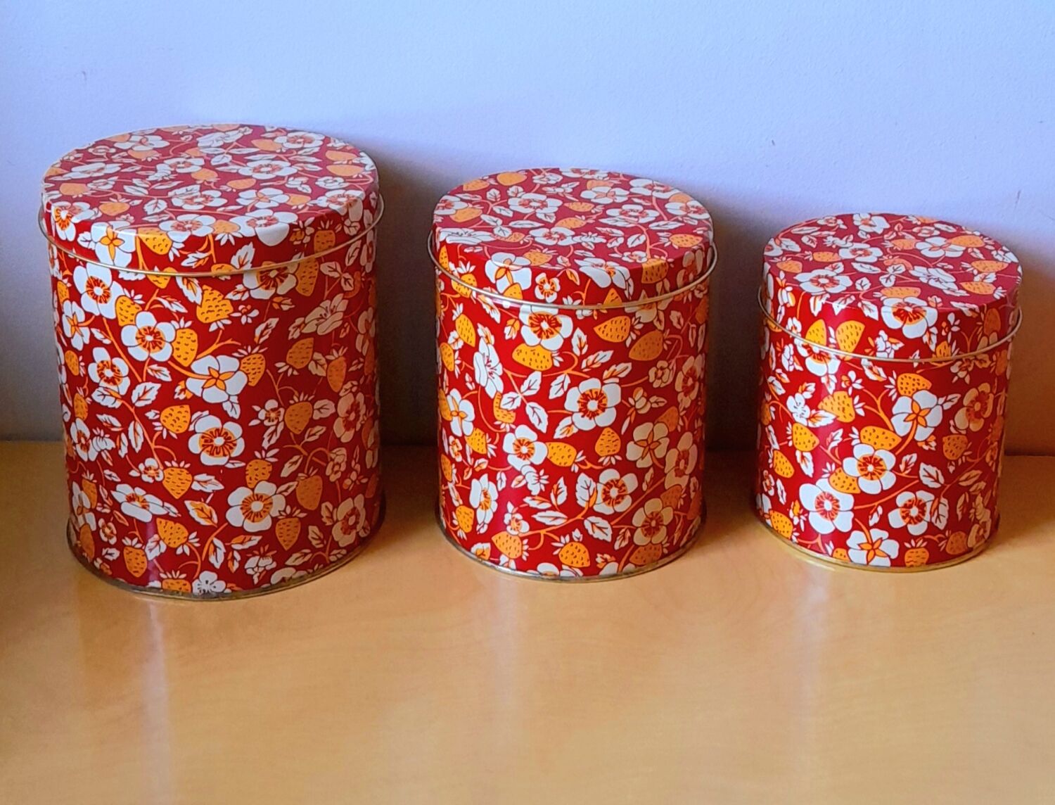Set of 60s metal nesting boxes
