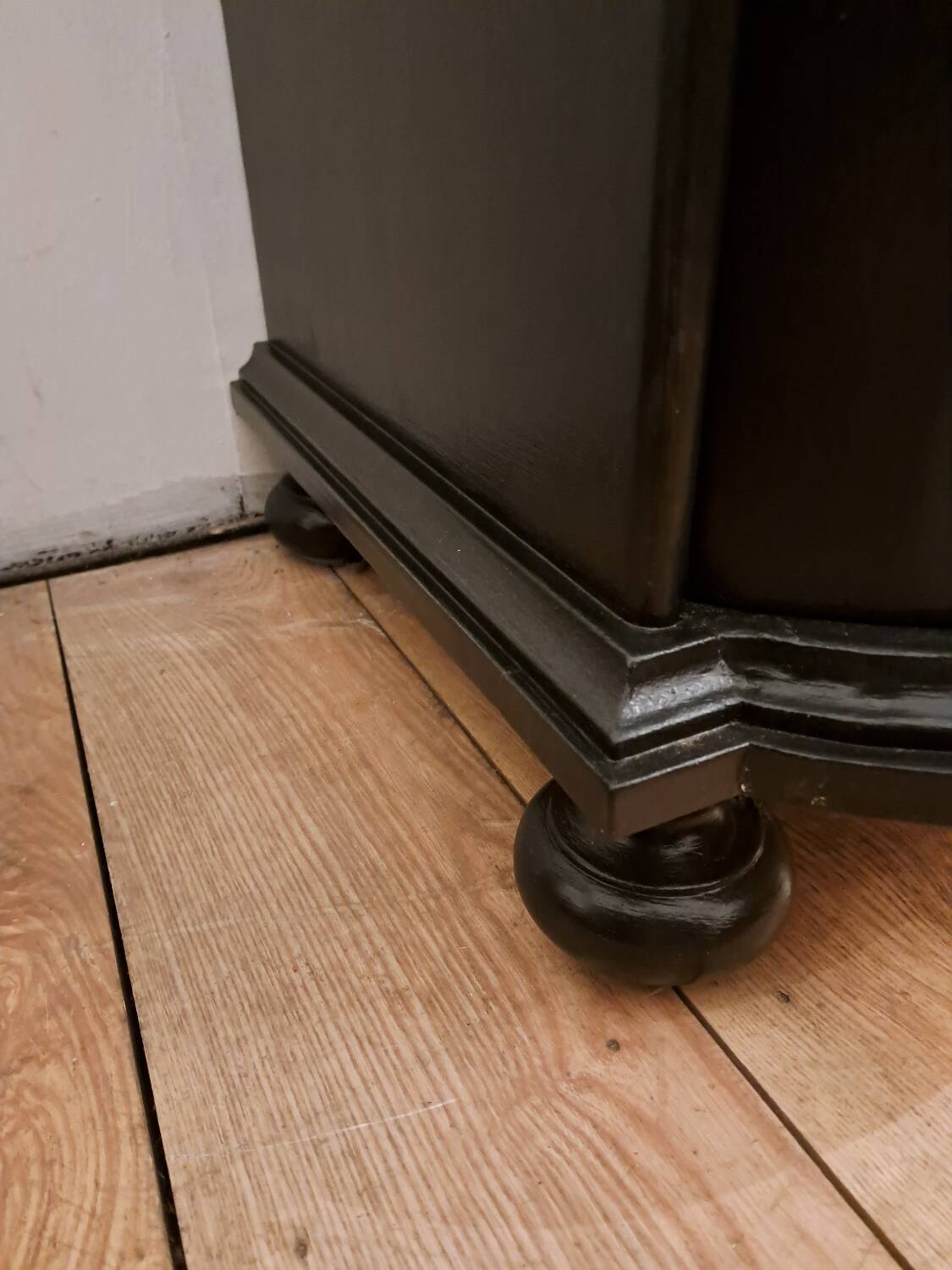 Commode baroque laquée noir