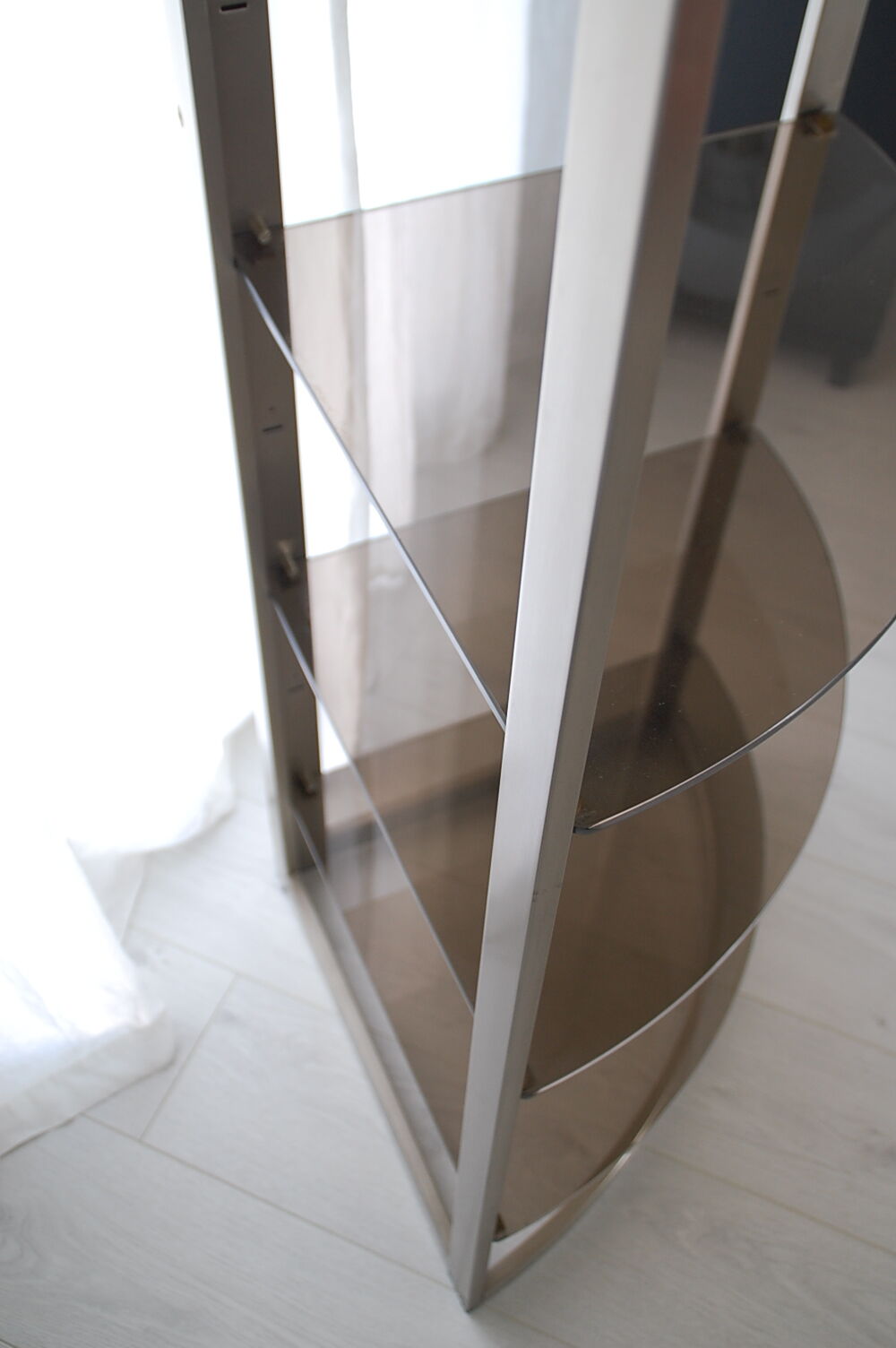 Artelano 70s corner shelf