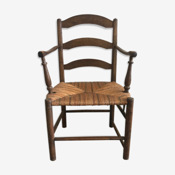 Wooden chair with mulched seat