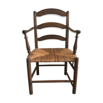 Wooden chair with mulched seat