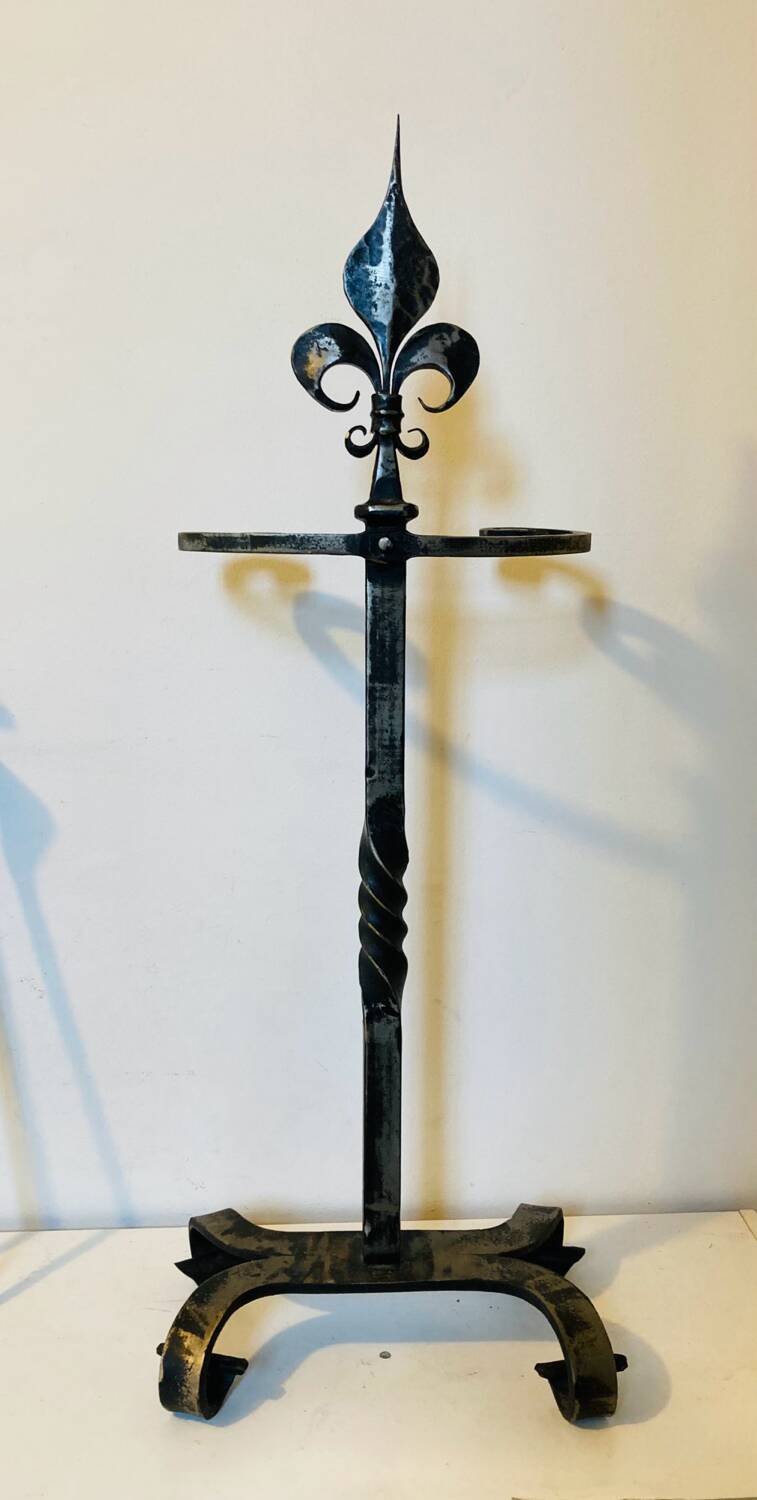 Accessoires de cheminée époque milieu XXe en fer forgé fleur de LYS