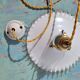 Serrated opaline suspension