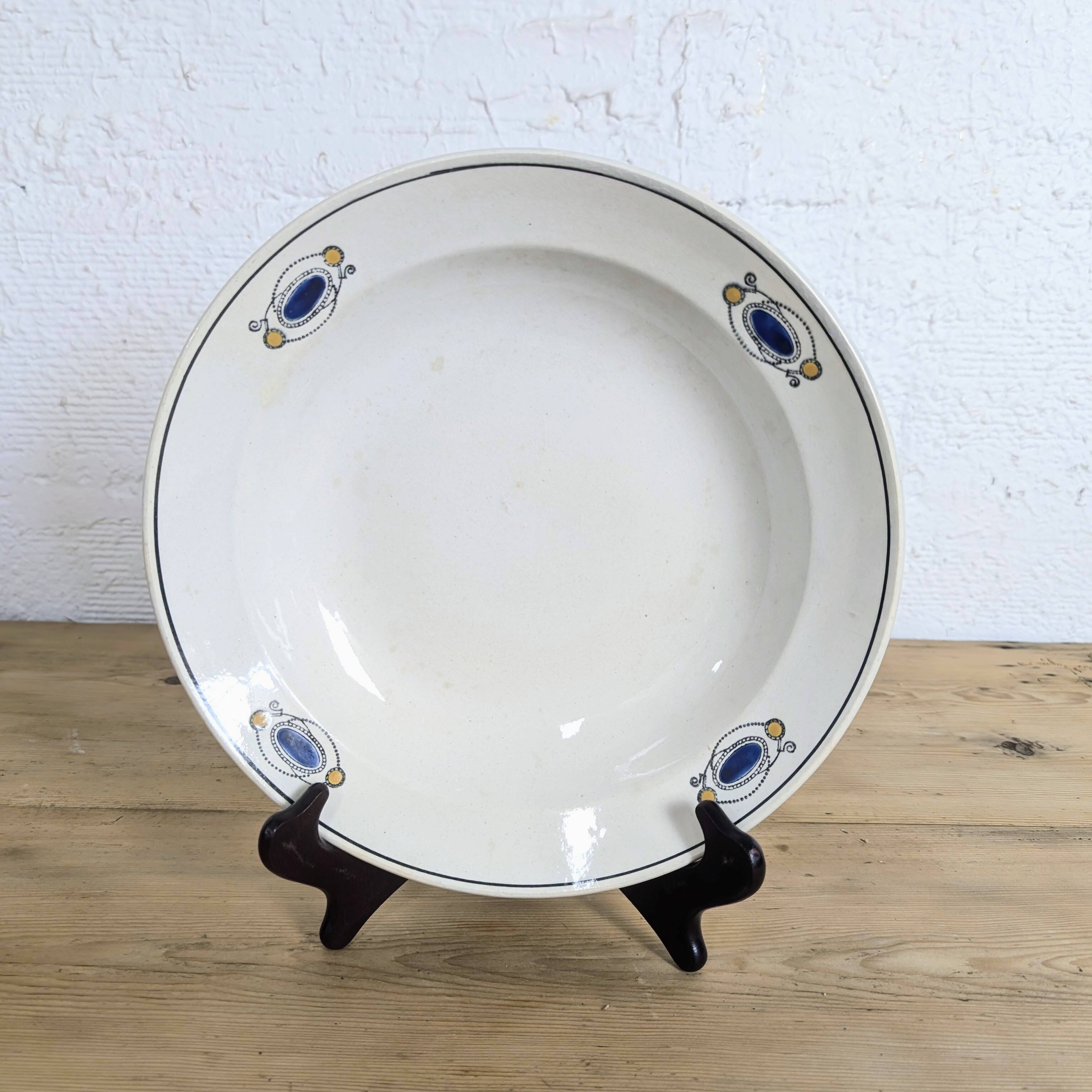 Shallow round plate Somain pottery – Java decoration