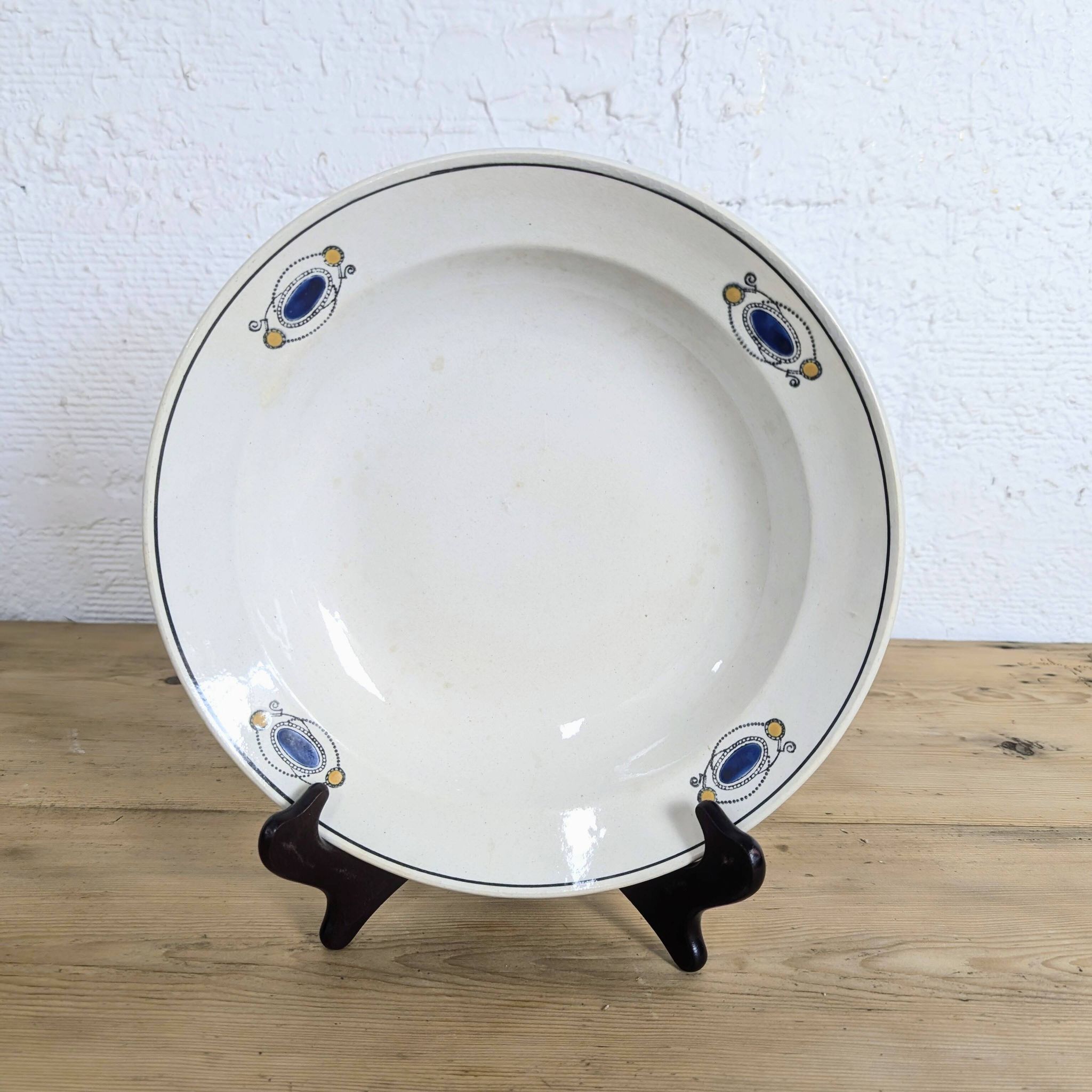 Shallow round plate Somain pottery – Java decoration