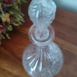 Glass carafe or vial with wave cap