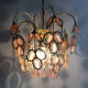Lustre vintage suspension en métal doré et laiton feuilles en verre rose et pampilles. Année 70 80