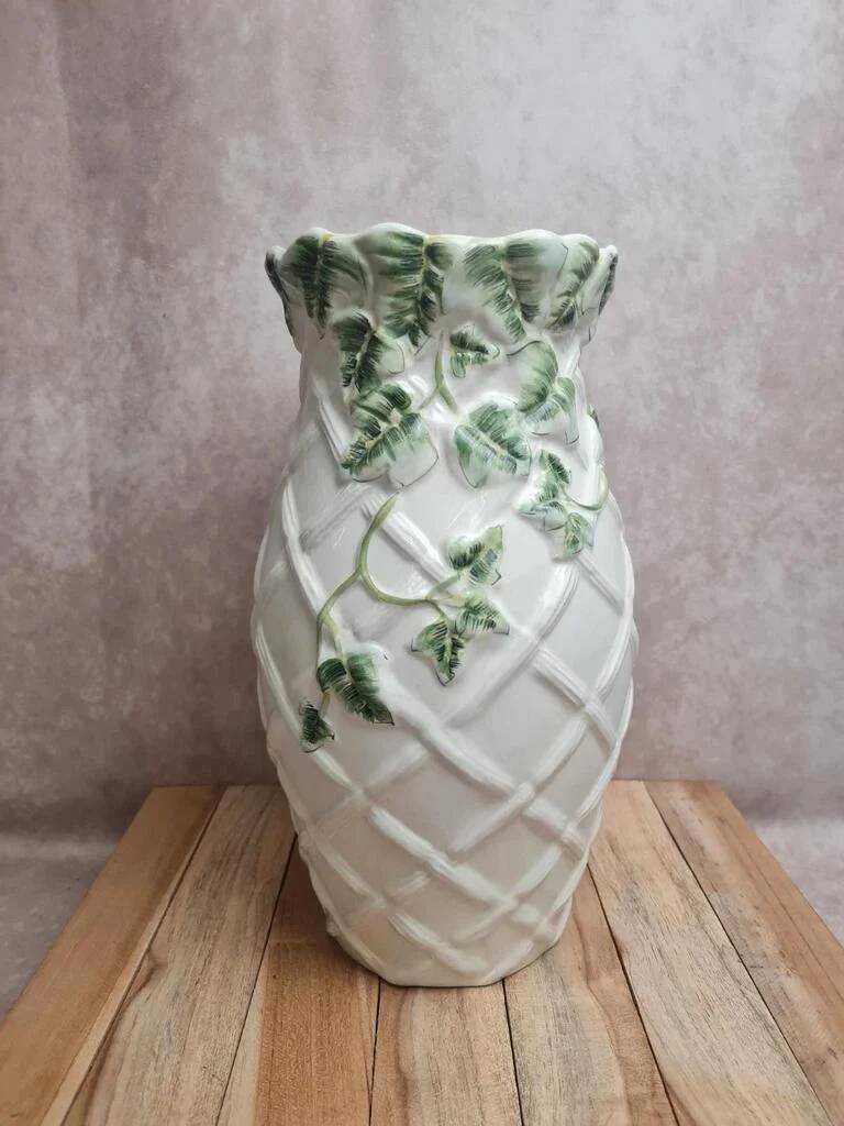 Large vintage Portuguese vase FG Trompe-l'œil vase with raised ivy decoration