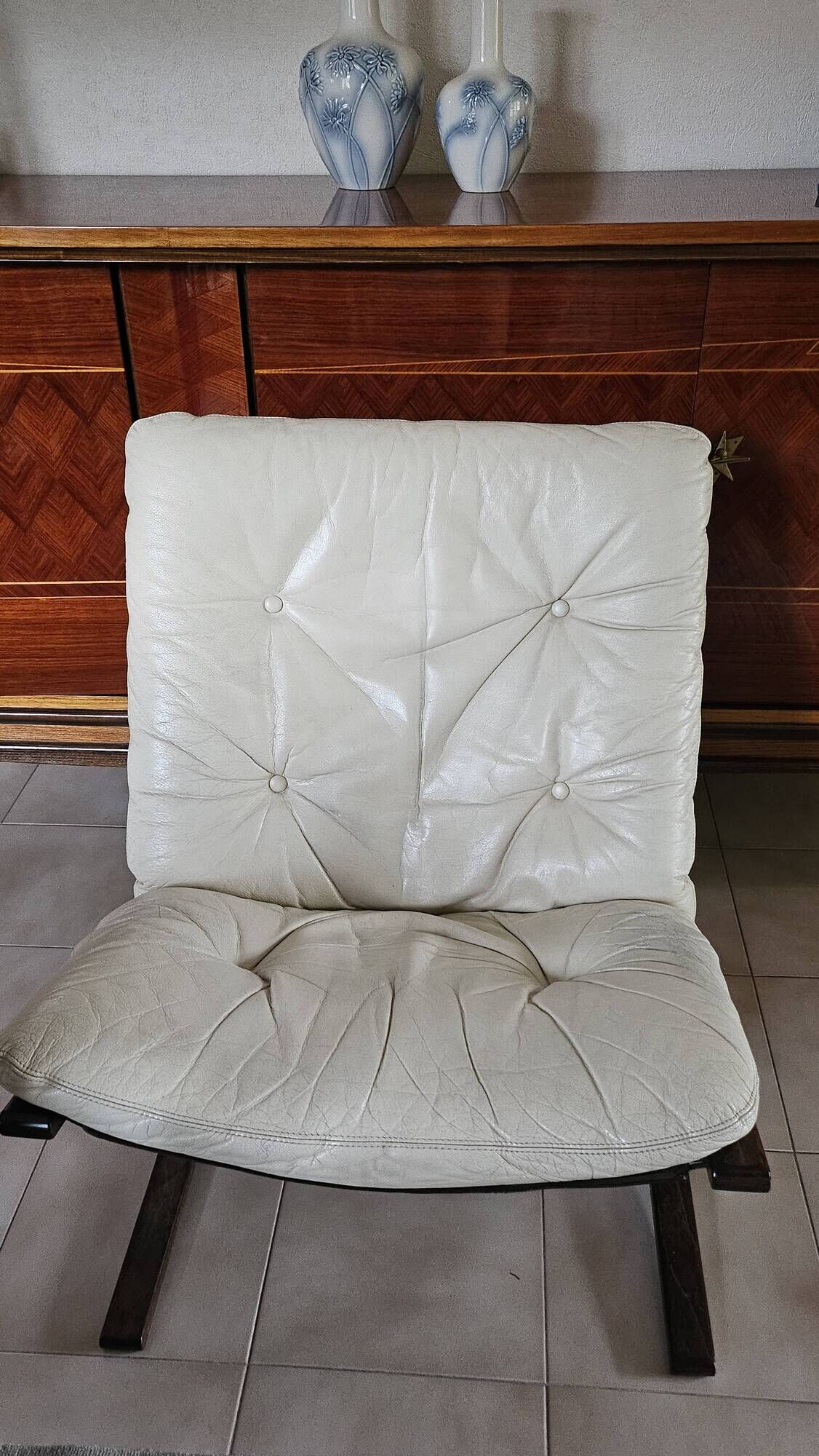 Scandinavian beige leather armchair "Siesta" by Ingmar Relling for Westnofa