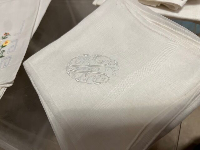 Set of 22 antique embroidered handkerchiefs 1930/40