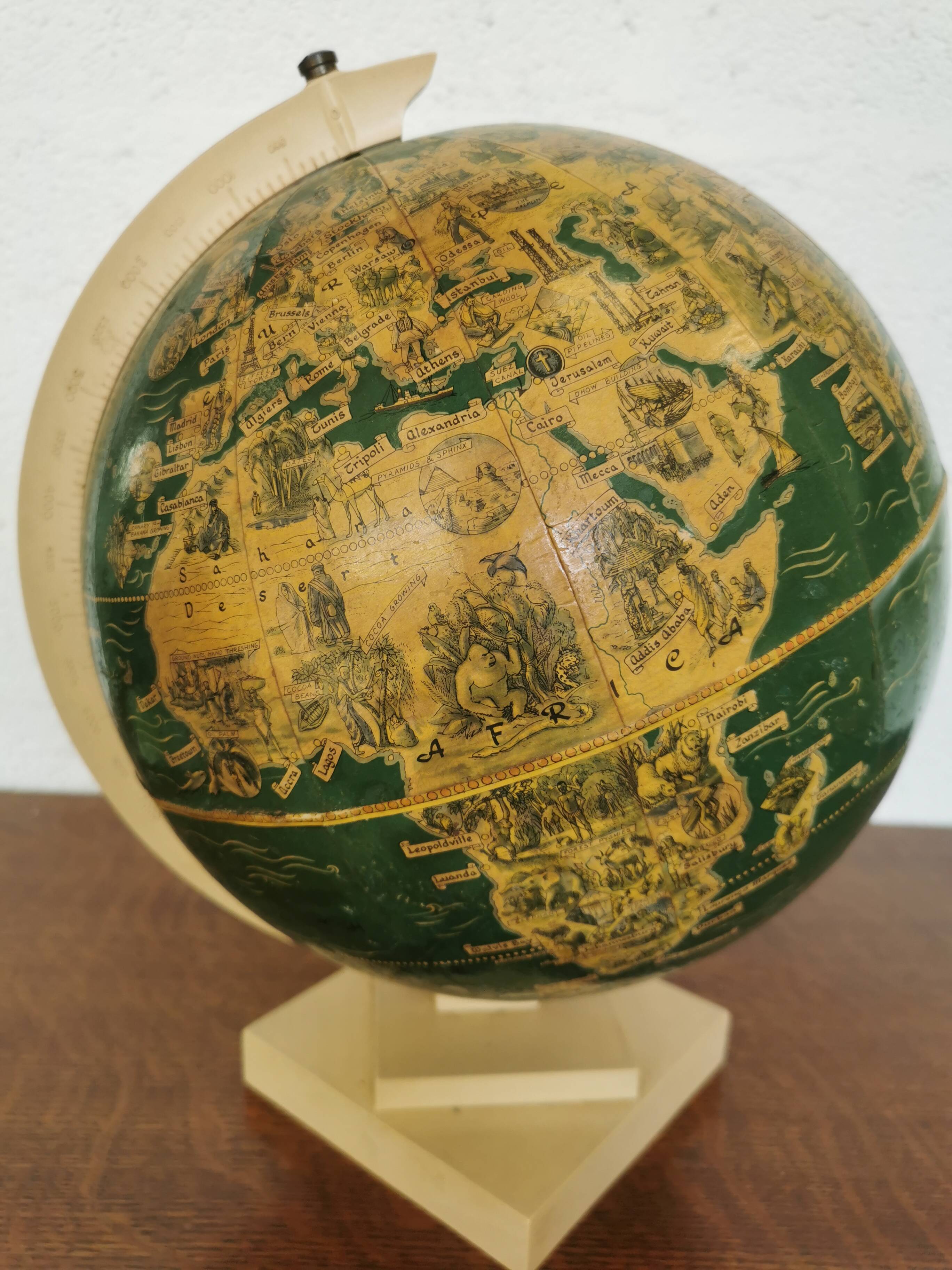 World map, Philip's Pictorial Globe
