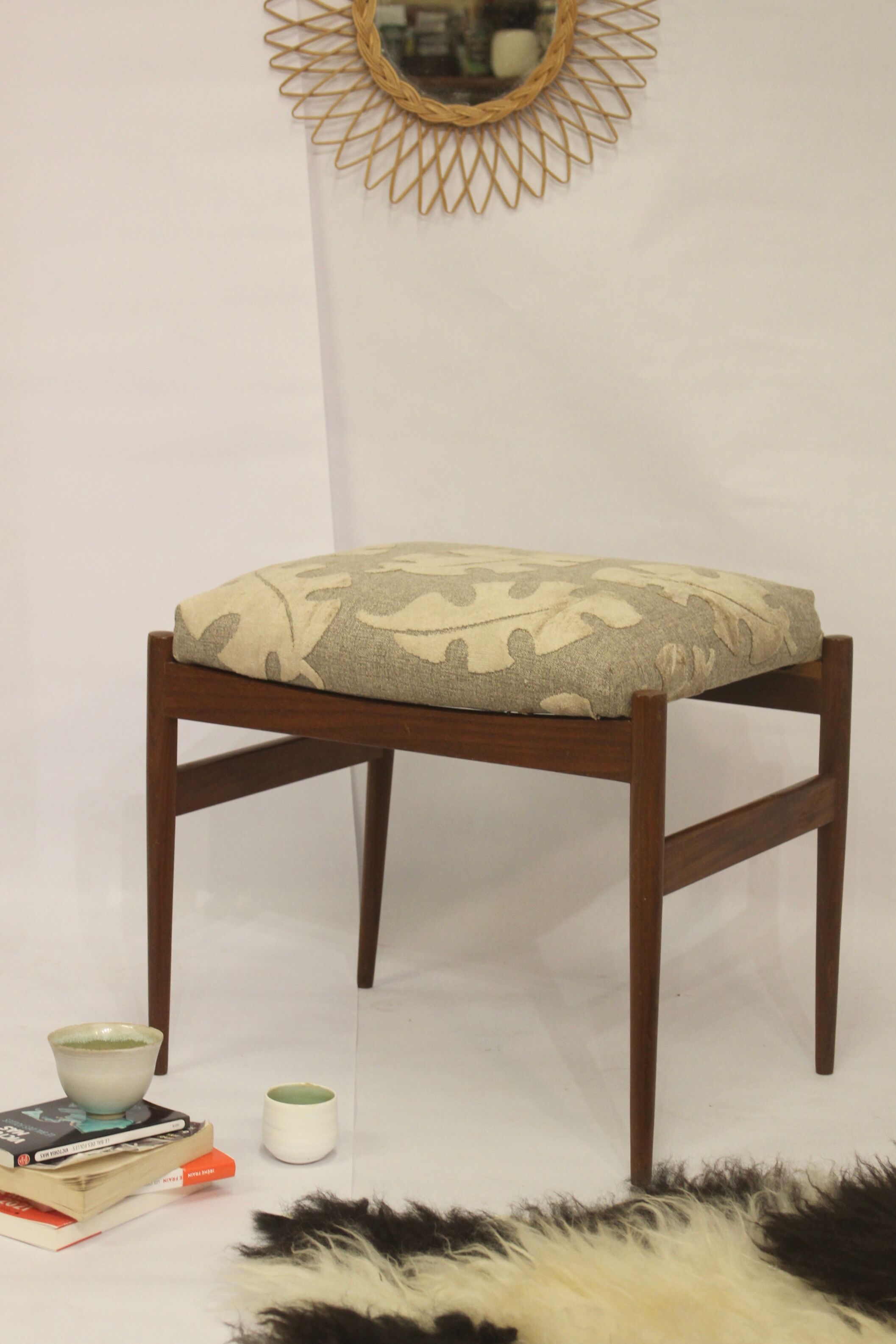 Scandinavian stool in beech 50