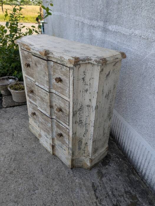 Patinated chest of drawers