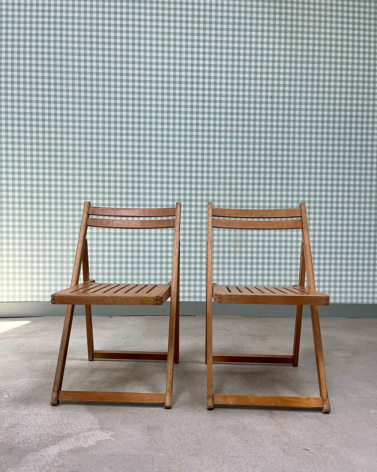 Pair of 70s wooden folding chairs