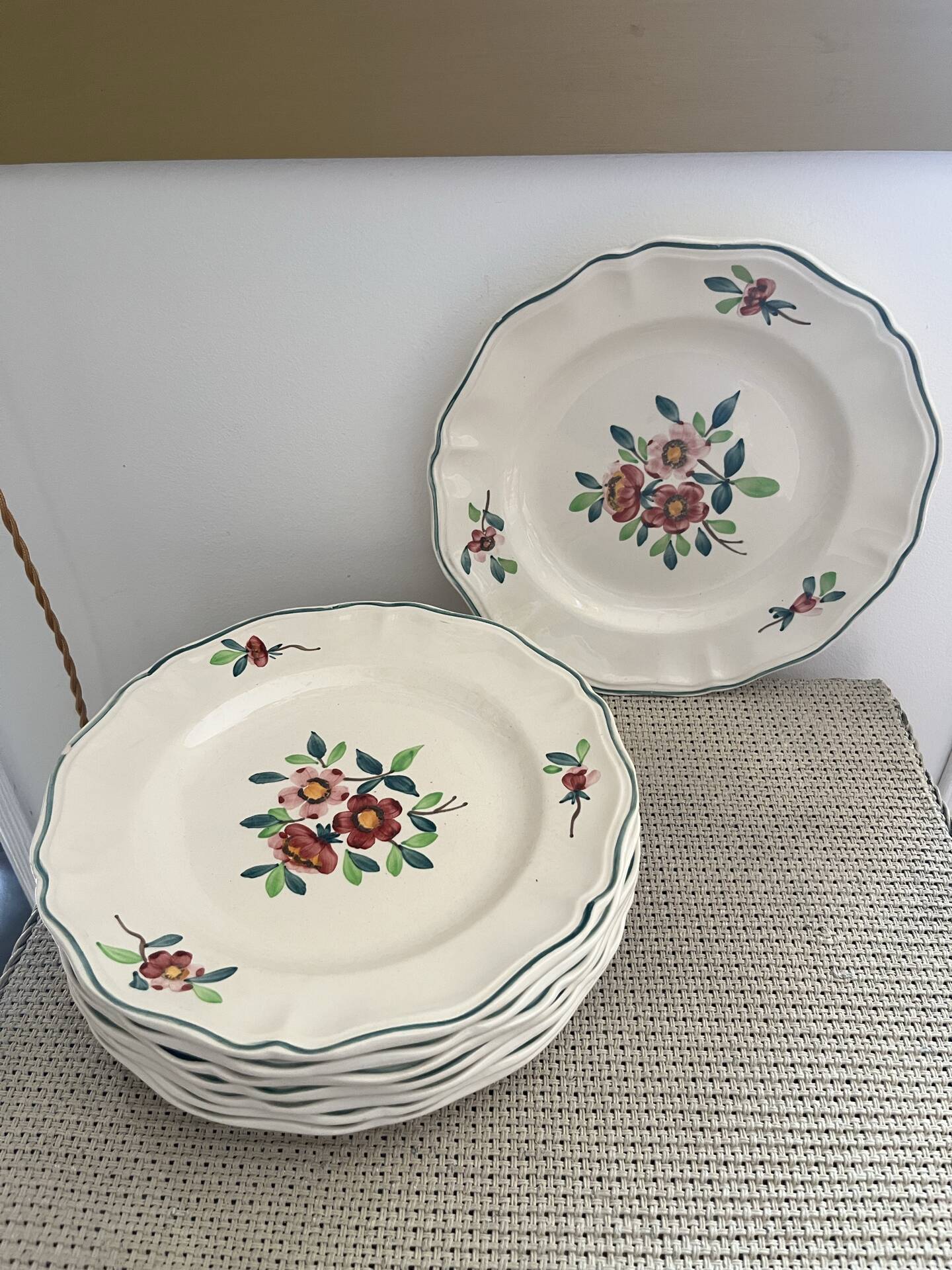 8 assiettes plates 