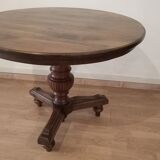 Table ronde en noyer XIXème
