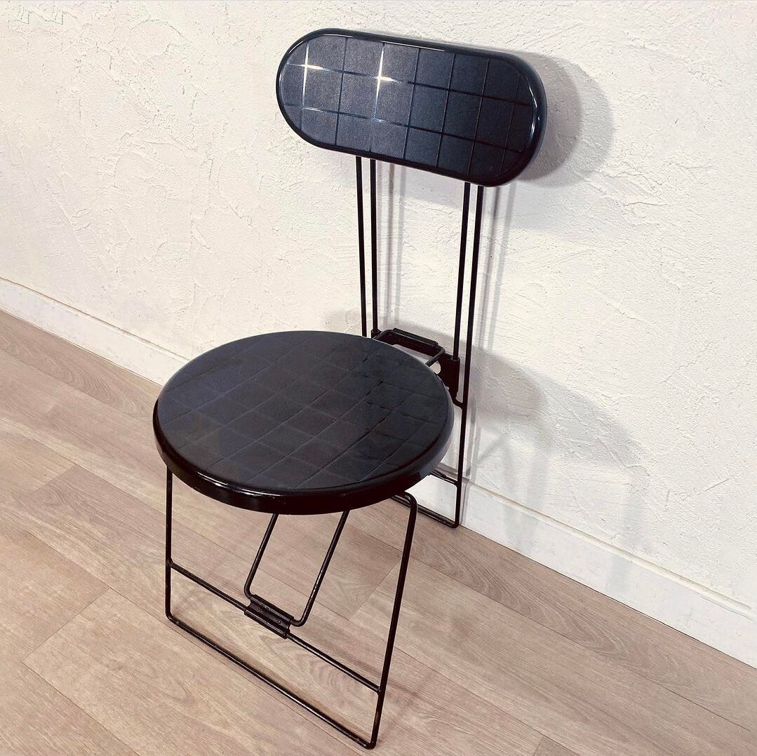 Chaise pliante "Cricket" de Andries Van Onck et Kazuma Yamaguchi
