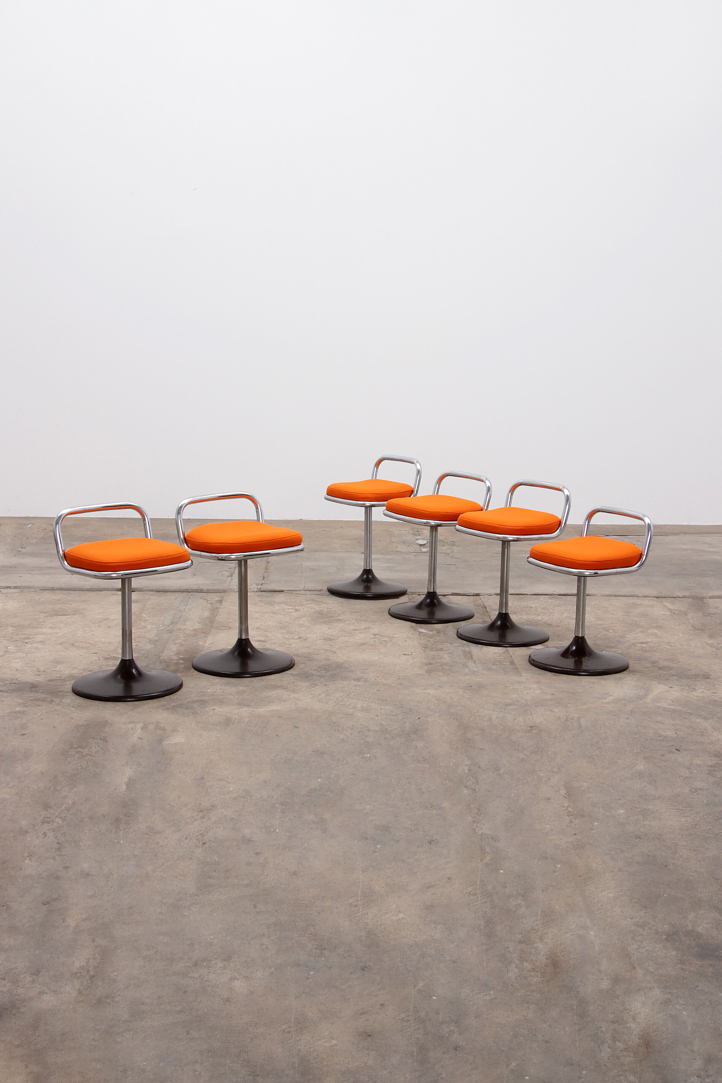 6 Italian low bar stools with orange seat 1970 Joe Colombo style