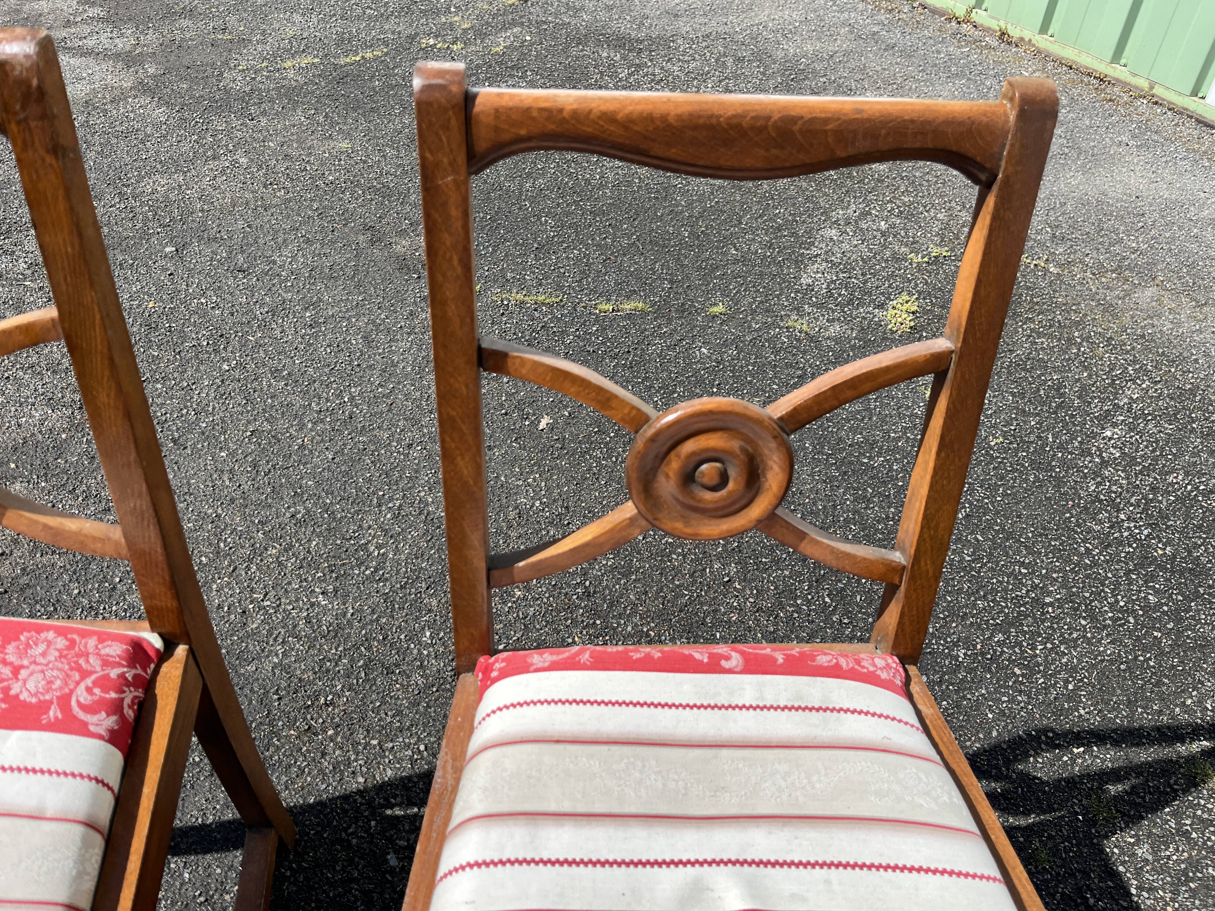 Paire de chaises anciennes bois noyer rosace coussin rayé rouge