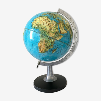 Terrestrial globe in relief of mark Rico