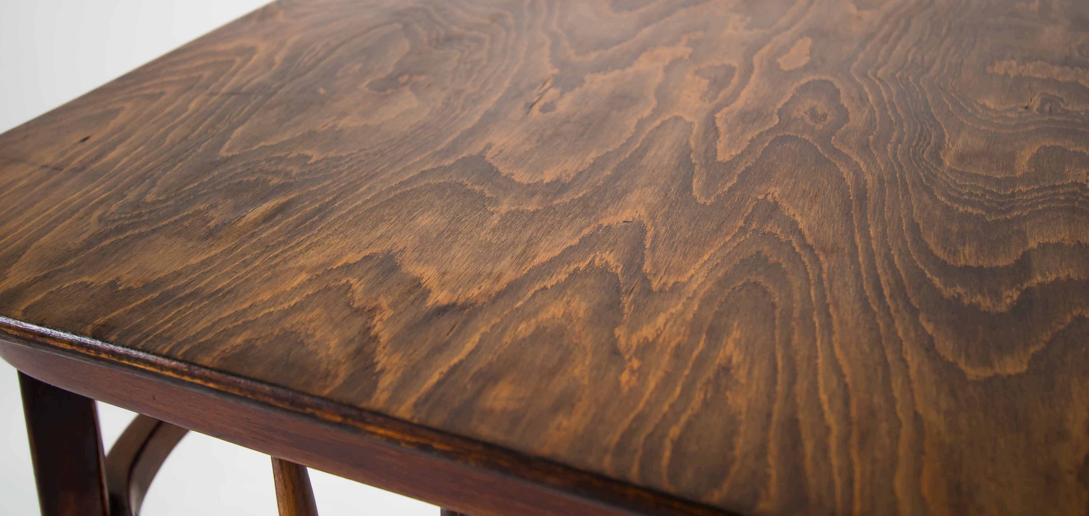 Table d’appoint par Gustav Siegel
