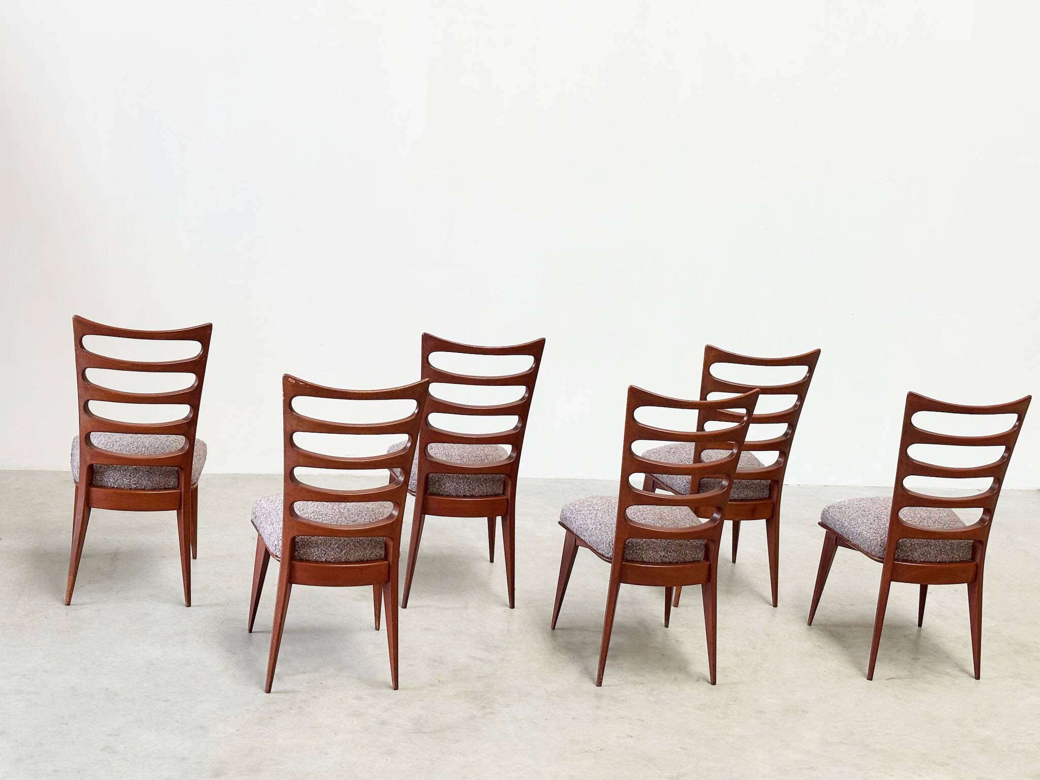 Ensemble de six chaises de salle à manger par Gaston Poisson