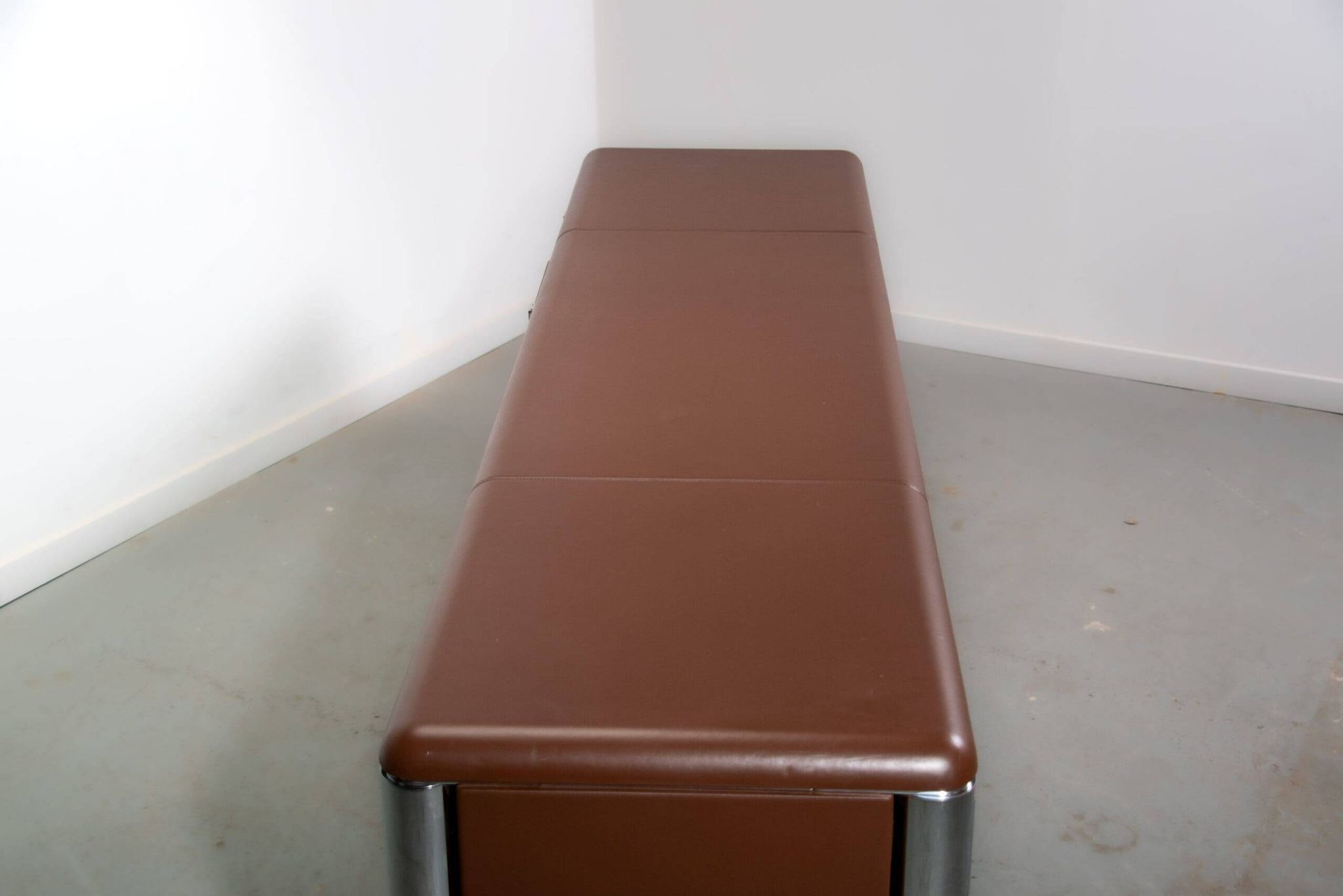 No. 3076 credenza extension in Vitello leather from the Pfister Executive Office Collection for KnollStudio. Circa 1988