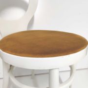 Chaise baumann bistrot mouette en bois blanc et velours jaune
