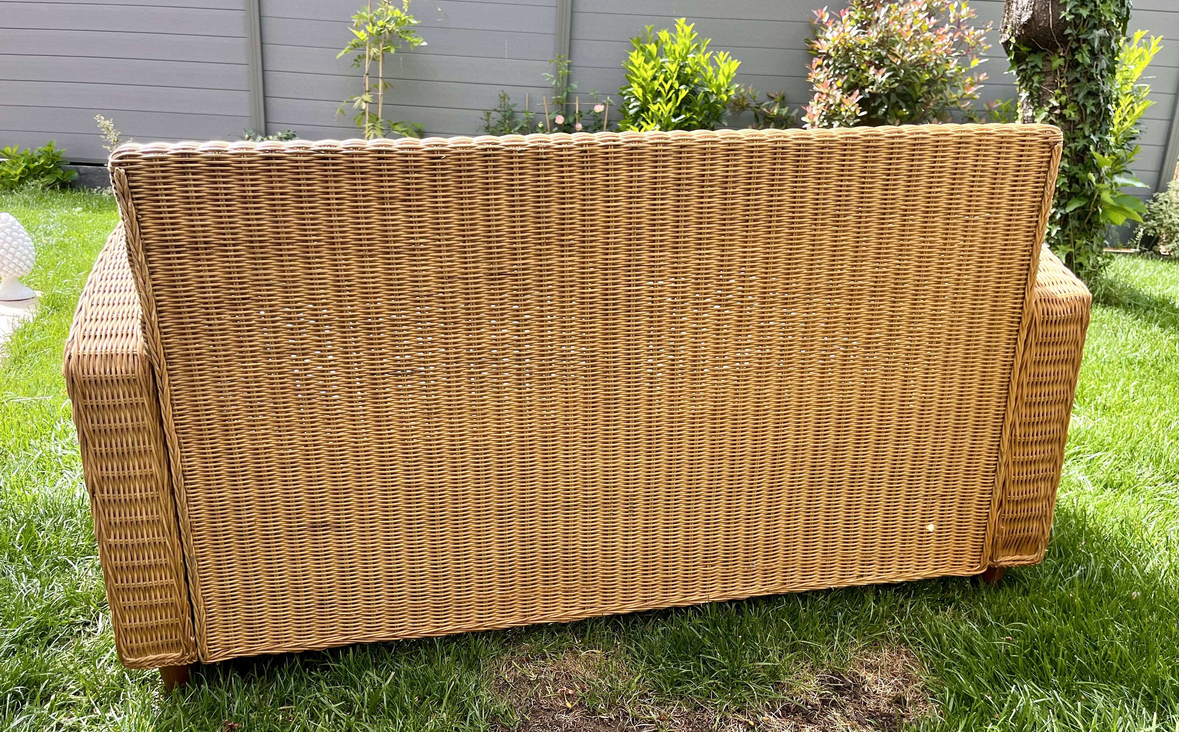 Rattan/wicker bench