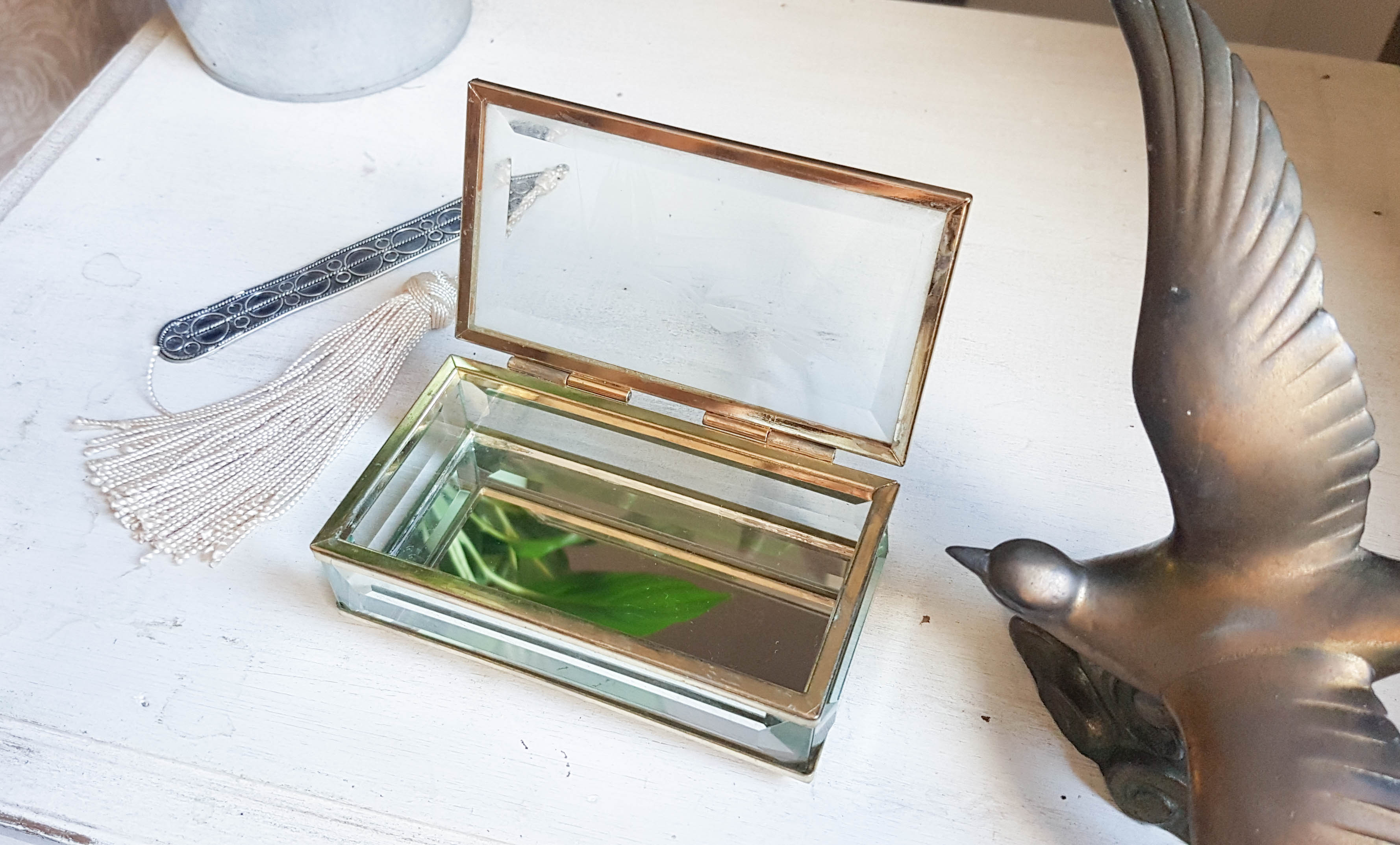 Glass jewelry box